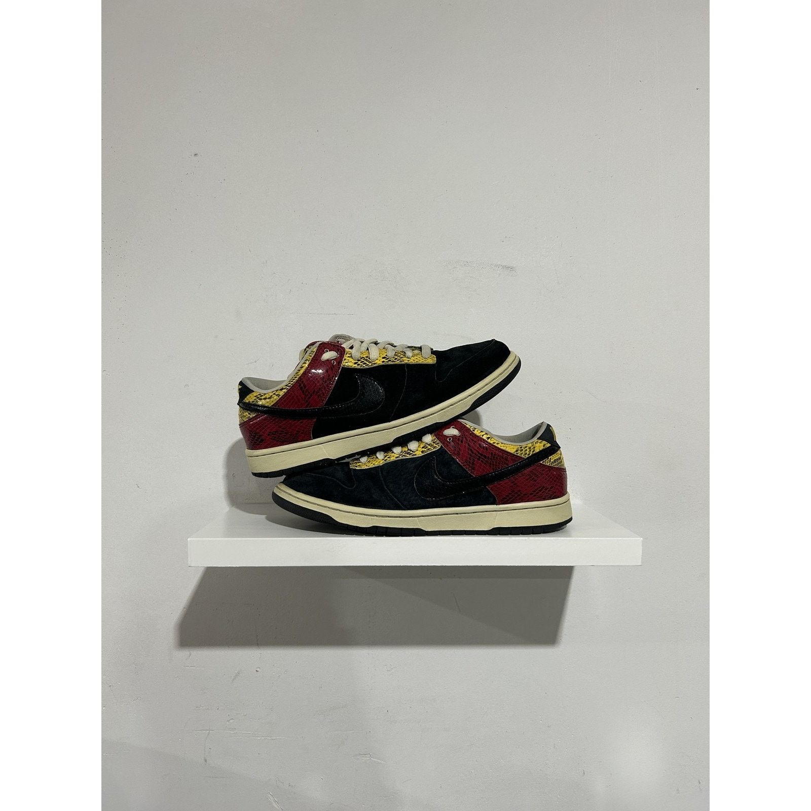 Nike NIKE SB DUNK LOW CORAL SNAKE SIZE 9 PREOWNED Size US 9 / EU 42 - 1 Thumbnail