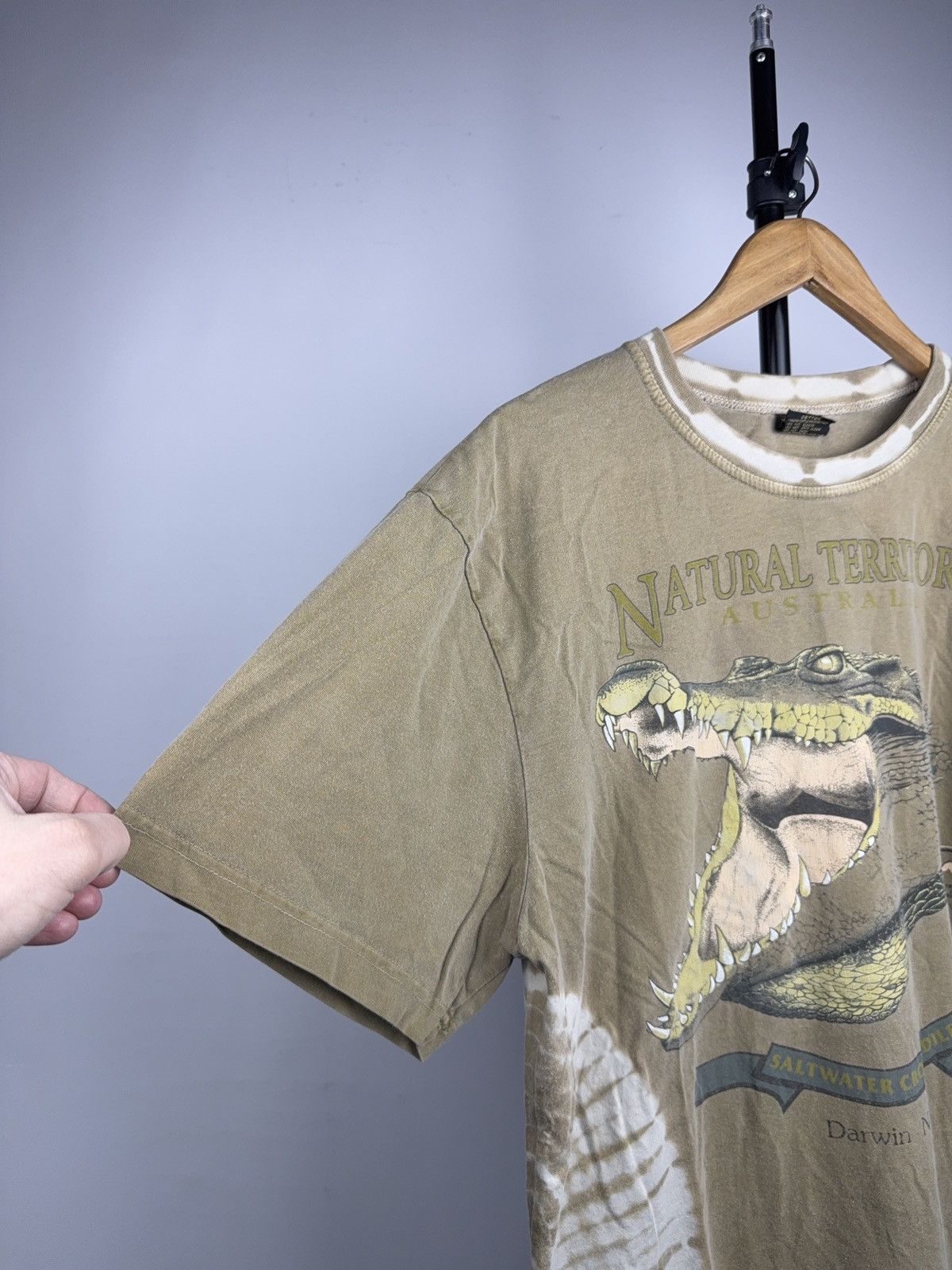 Vintage Animal Natural Territory Australia Crocodile Graphic T-Shirt Size US L / EU 52-54 / 3 - 7 Thumbnail