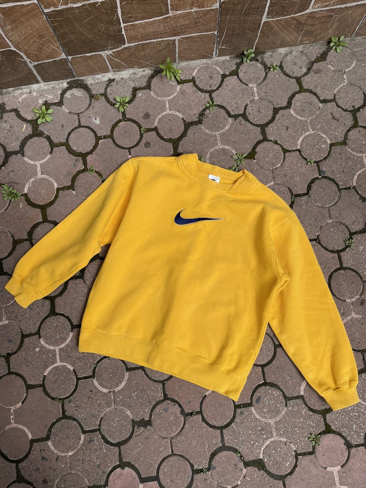 Nike × Vintage Vintage Nike Swoosh Women’s Sweatshirt Yellow Crewneck Small Size S / US 4 / IT 40 - 1 Thumbnail