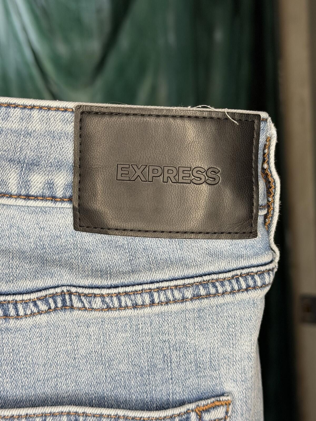 Express Express Light Wash Denim Jeans Straight Leg 36x32 Size US 36 / EU 52 - 3 Thumbnail