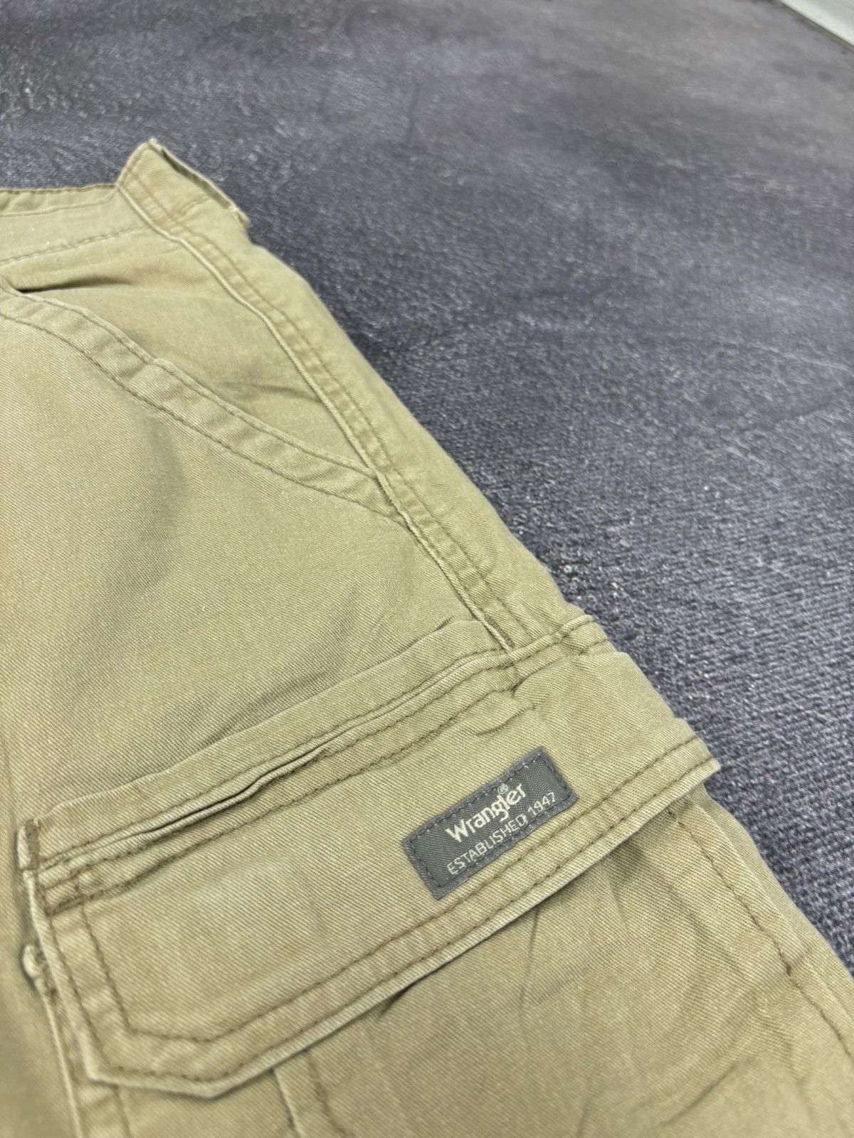 Vintage Vintage Wrangler Y2K Relaxed Fit Military Hype Cargo Shorts Size US 36 / EU 52 - 6 Thumbnail