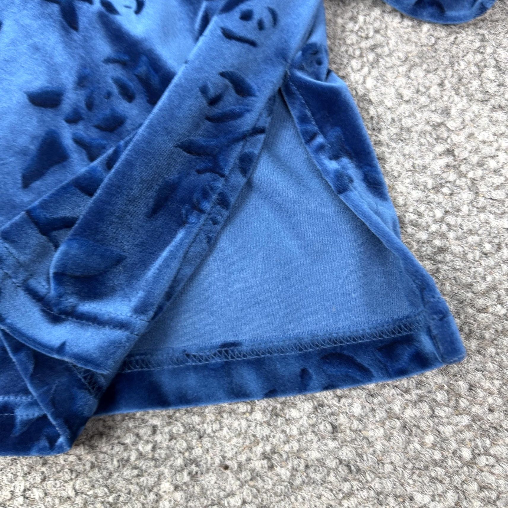 Diane von Furstenberg VINTAGE Diane von Furstenberg Shirt Womens L Blue Velvet Burnout Floral Made in USA Size L / US 10 / IT 46 - 4 Thumbnail