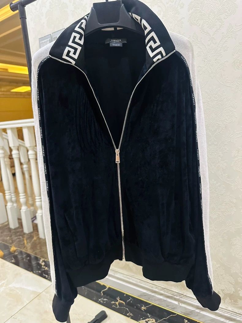 Versace Versace Black velvet jacket Size US M / EU 48-50 / 2 - 1 Thumbnail