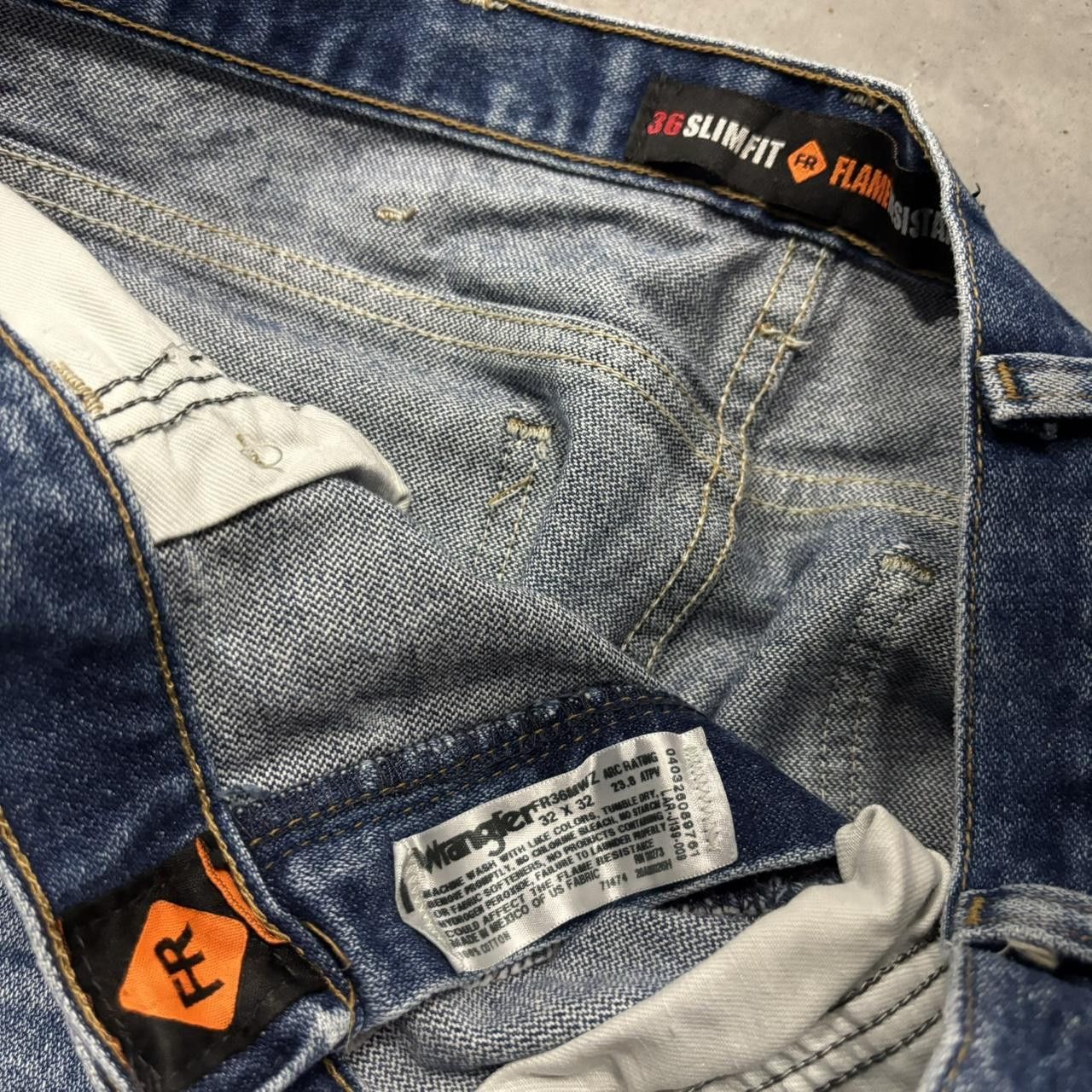 Japanese Brand × Vintage Crazy Vintage Y2K/2000s Grunge Faded Medium Wash Essential Denim Jeans! Size US 32 / EU 48 - 8 Thumbnail