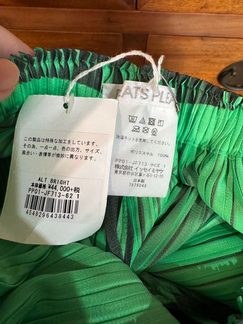 Issey Miyake Issey Miyake size:1 Green pleated kelp pants Size 22" - 2 Thumbnail
