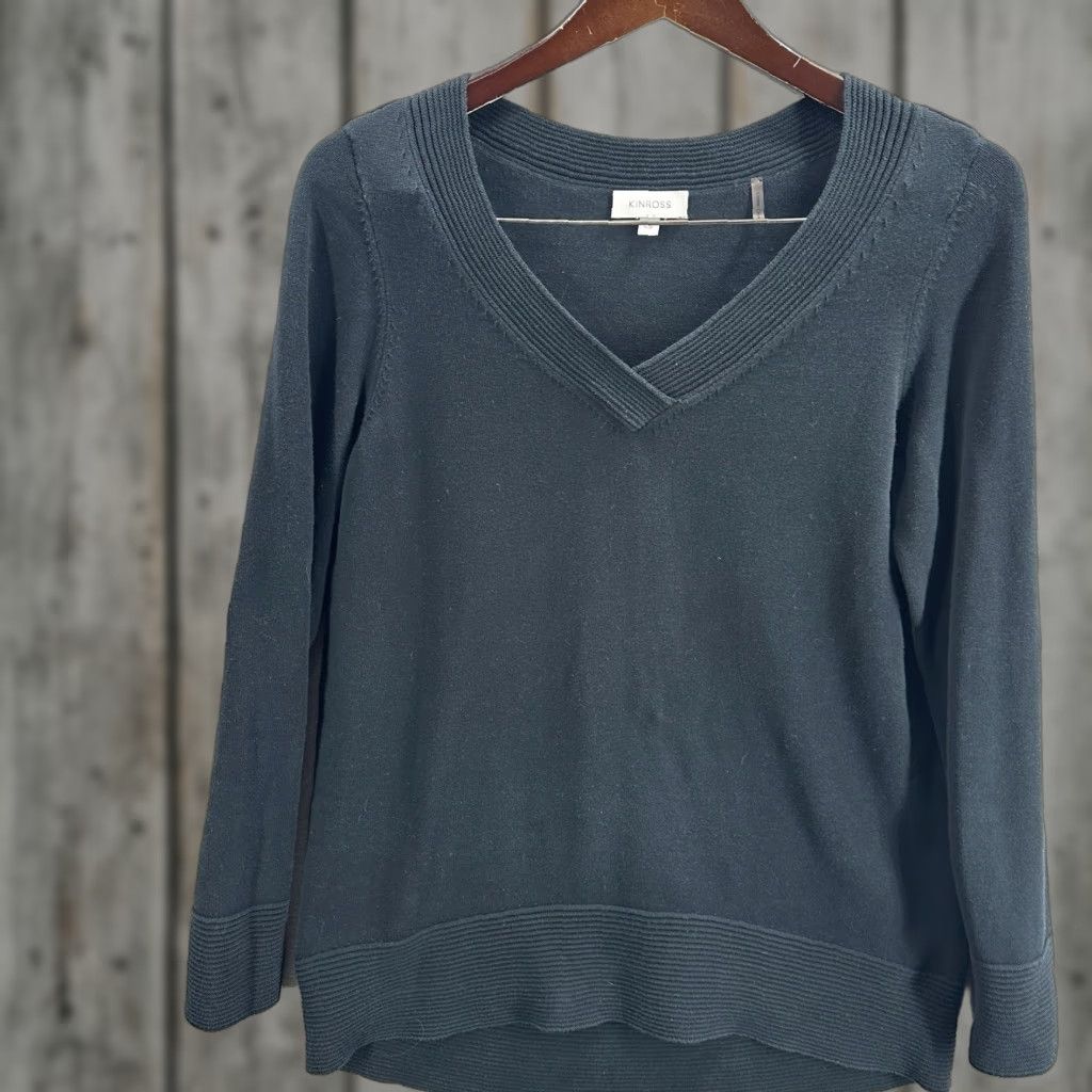 Vintage Kinross Kinross Sweater Womens Small BLue Long Sleeve V Neck Quiet Luxury Cottagecore Size S / US 4 / IT 40 - 1 Thumbnail