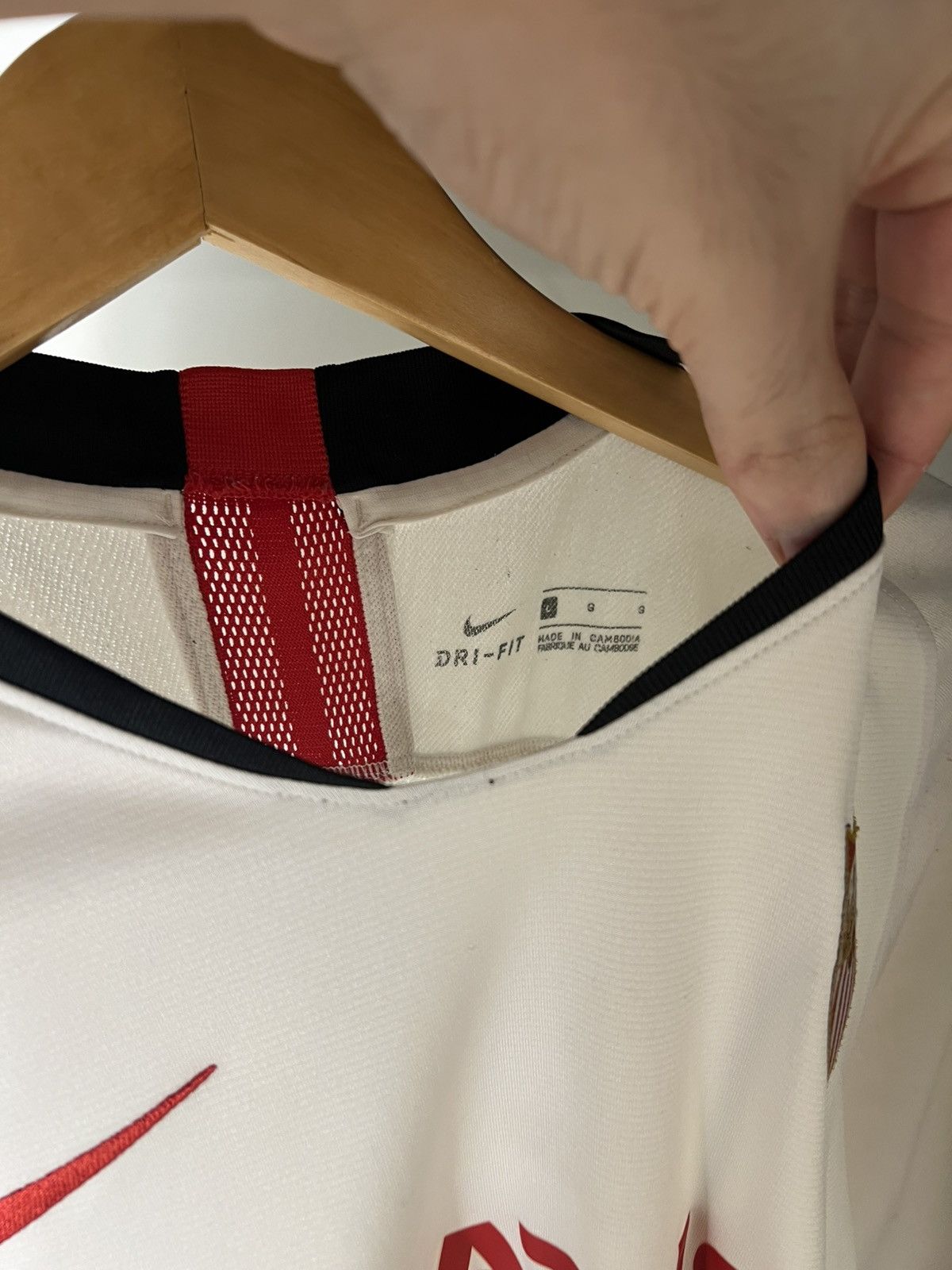 Nike VINTAGE NIKE FC SEVILLA SPAIN RETRO SOCCER JERSEY Y2K 90s Size US L / EU 52-54 / 3 - 16 Thumbnail