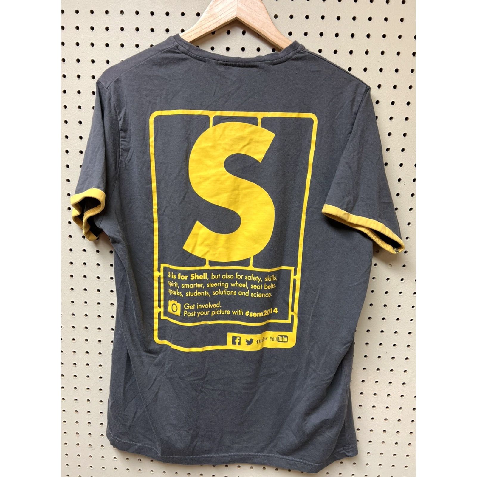 Vintage Shell Eco-Marathon 2014 Mens L T-Shirt Short Sleeve Crew Neck Gray Yellow - Auto - Graphic Tee Size US L / EU 52-54 / 3 - 2 Thumbnail