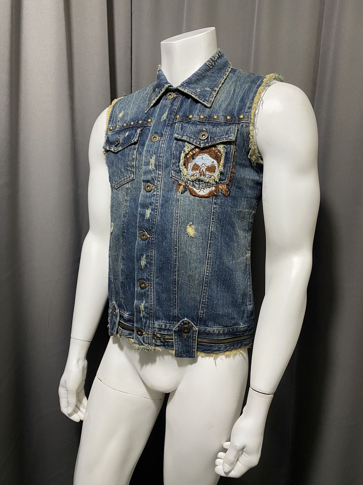 In The Attic × Japanese Brand Punk Indigo Denim Distressed Embroidered Vest Size US M / EU 48-50 / 2 - 1 Thumbnail