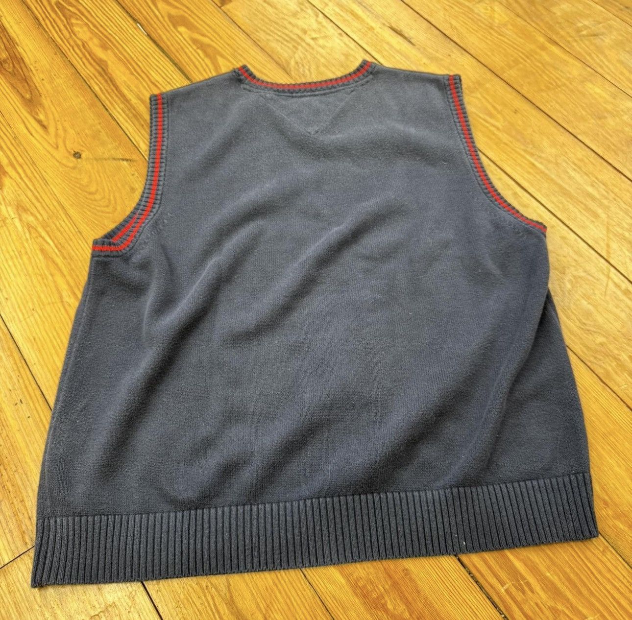 Tommy Hilfiger Vintage Tommy Hilfiger navy and red knitted sweater vest Size US L / EU 52-54 / 3 - 2 Thumbnail