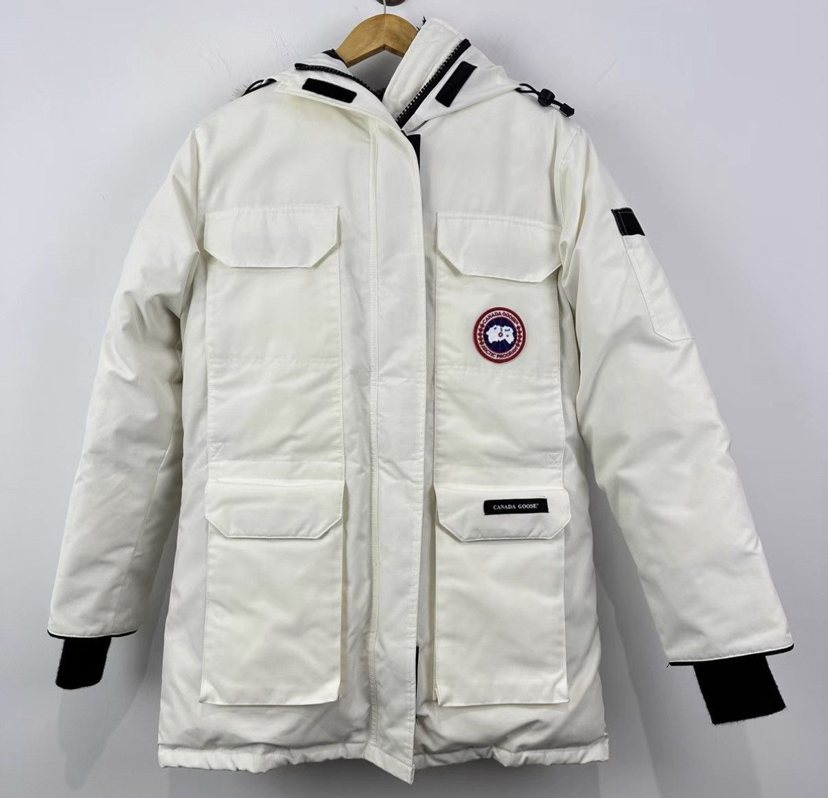 Canada Goose Canada Goose Expedition Hooded Down Jacket J42 Size US S / EU 44-46 / 1 - 1 Thumbnail
