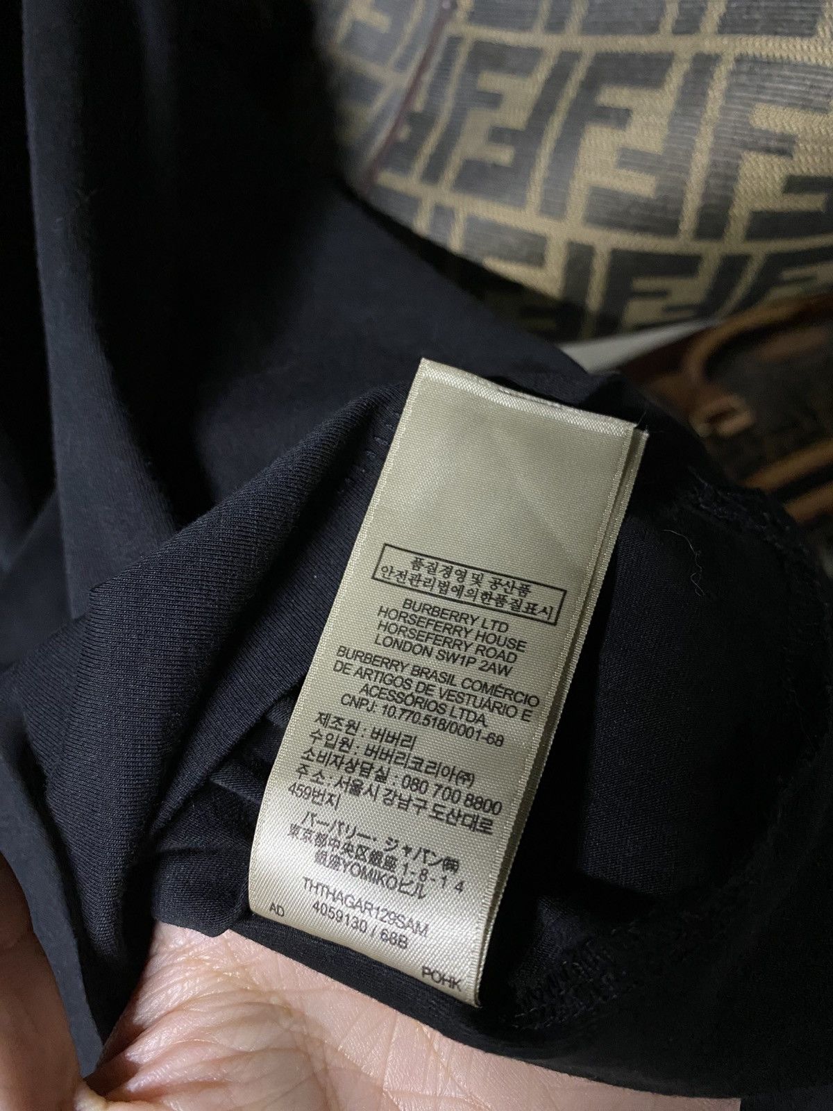 Burberry Burberry Logo Black T-Shirt Men’s Preowned Size Medium Size US M / EU 48-50 / 2 - 8 Thumbnail