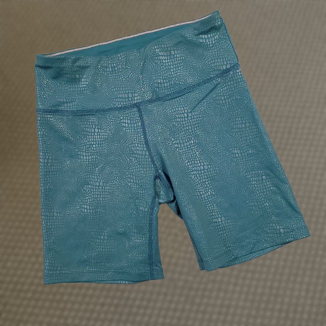Calvin Klein Calvin Klein Womens Yoga Bike Shorts Green Animal Print Small S Regular Nylon Spandex Lightweight Comfort Inseam 7 in Activewear Outdoor Sports Womens Size 28" / US 6 / IT 42 - 1 Thumbnail