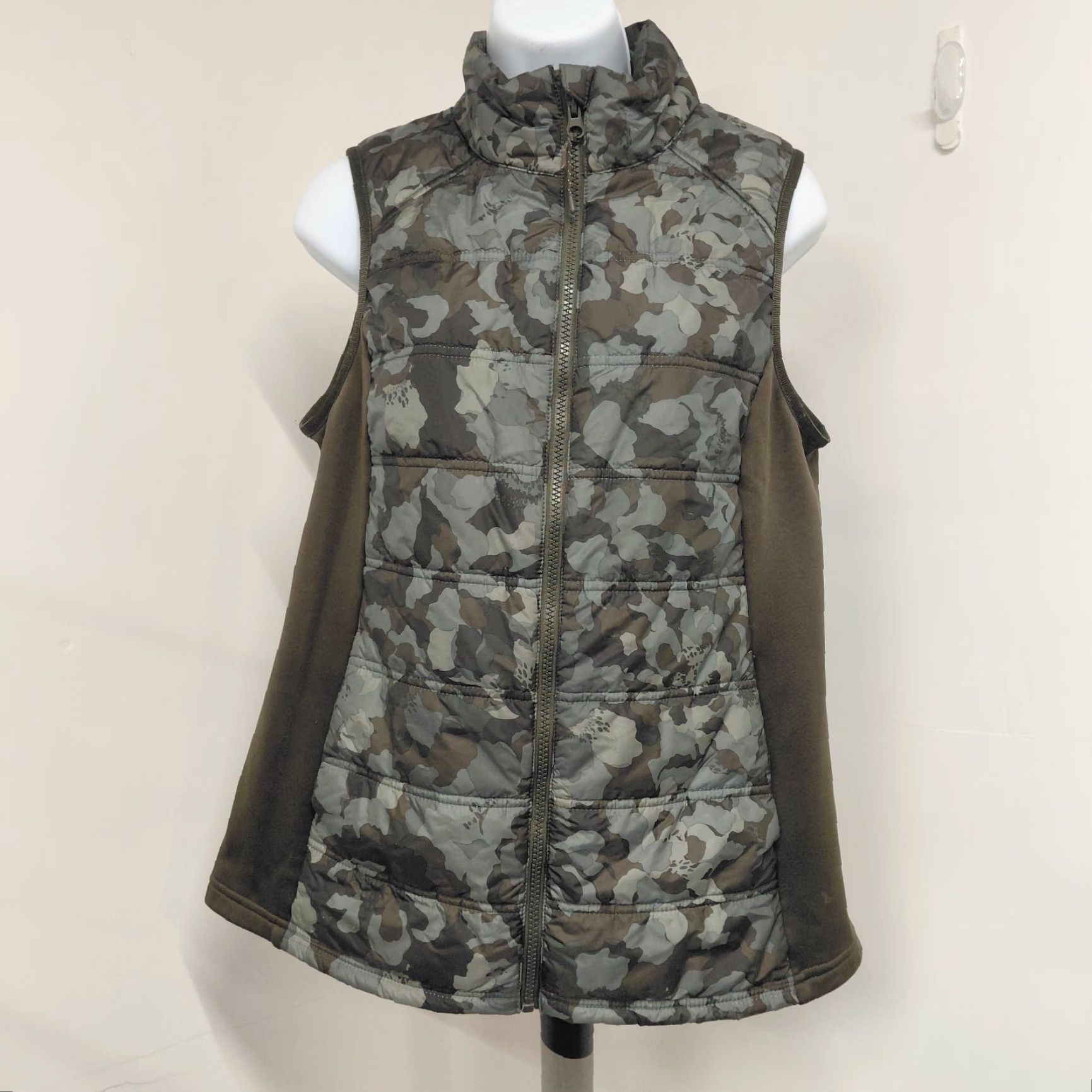 Avia Avia Vest Womens Size Medium(8/10) Zipper Hunting Green Camo Camouflage Quilted Size M / US 6-8 / IT 42-44 - 2 Thumbnail