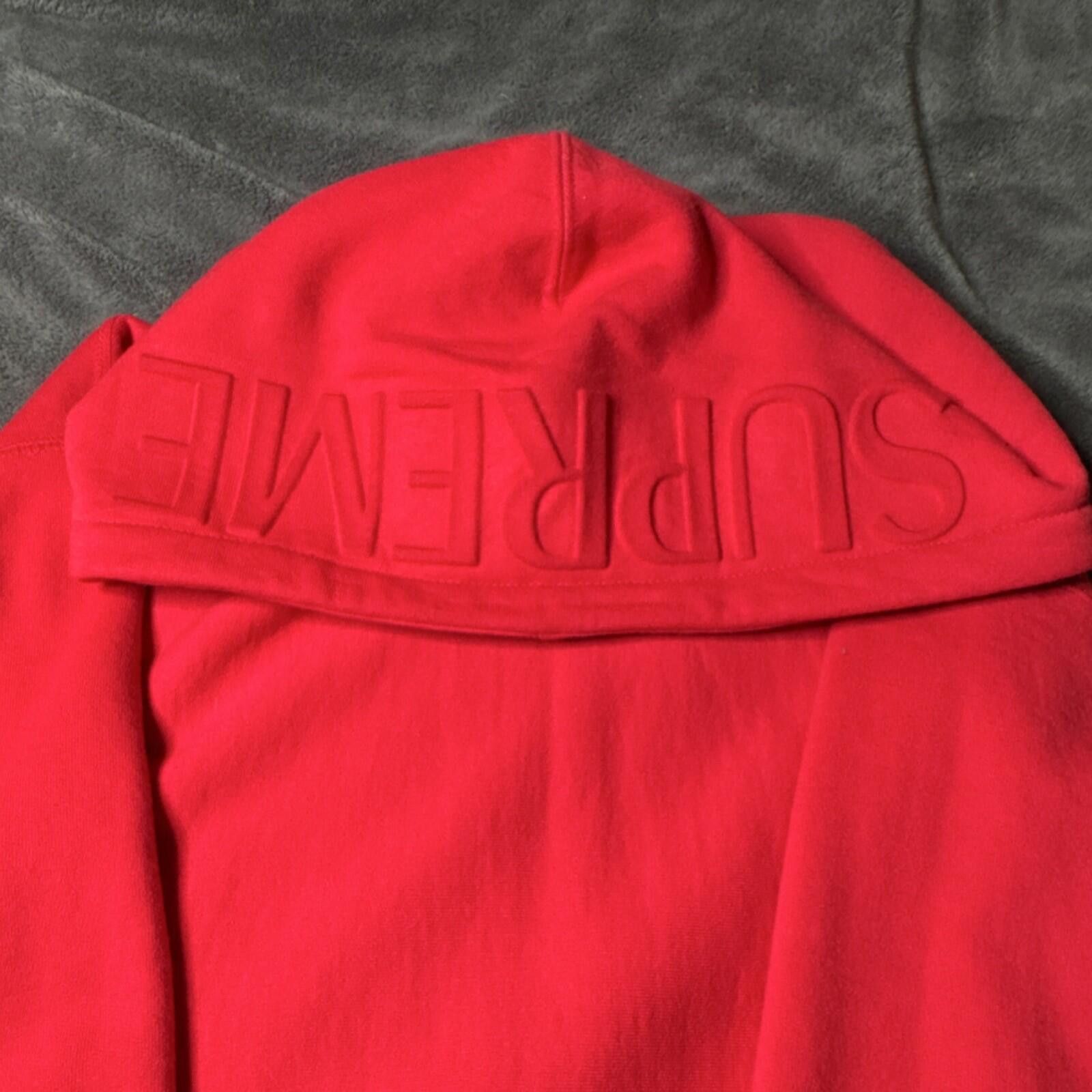 Supreme Supreme Embossed Logo Hooded Fleece Sweatshirt FW17 Red XL Size US XL / EU 56 / 4 - 4 Thumbnail