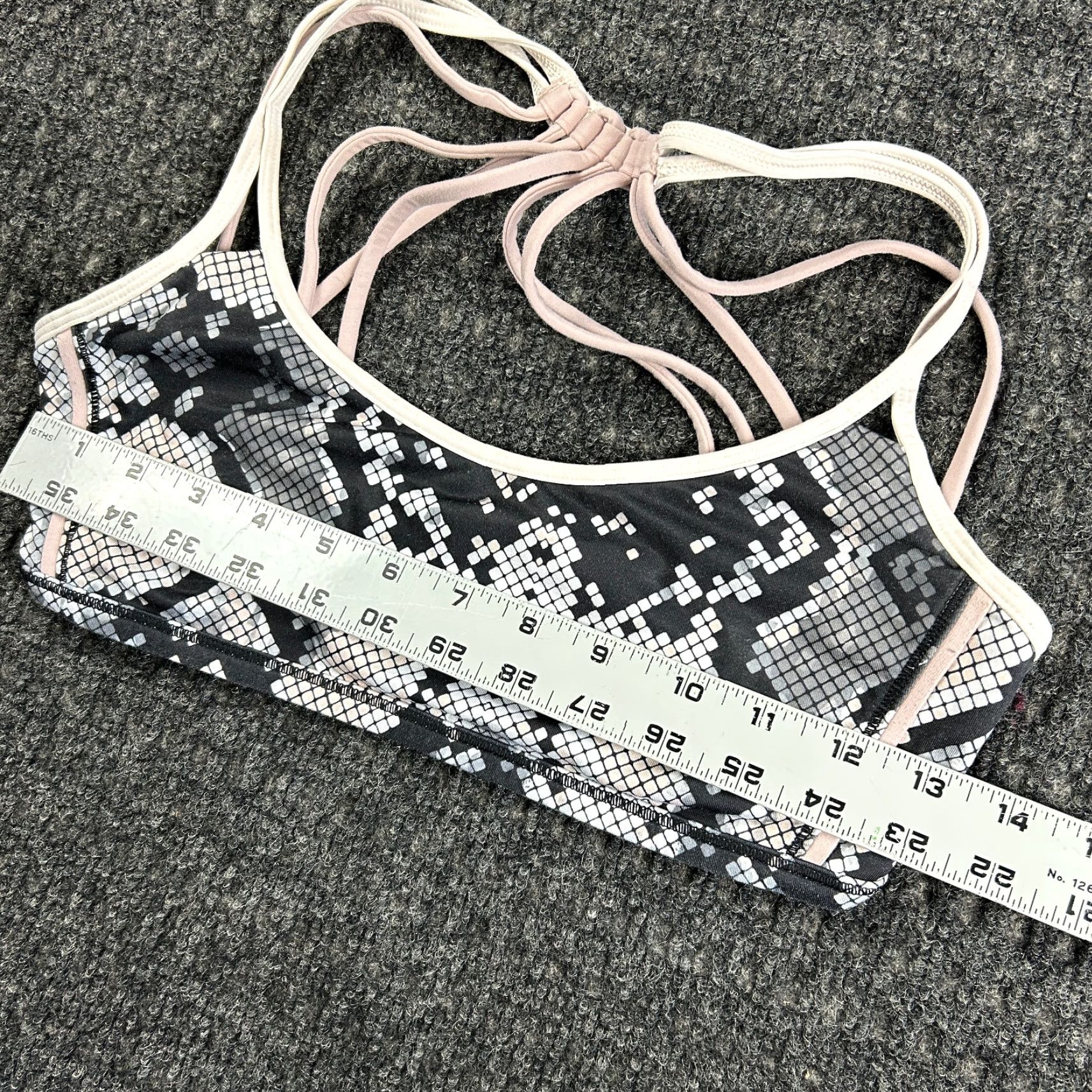 Lululemon Lululemon Sports Bra 6 Strappy Black Pink Snake Print Breathaable Lightweight Wireless Pullover Activewear Women Size 6 Size ONE SIZE - 4 Thumbnail