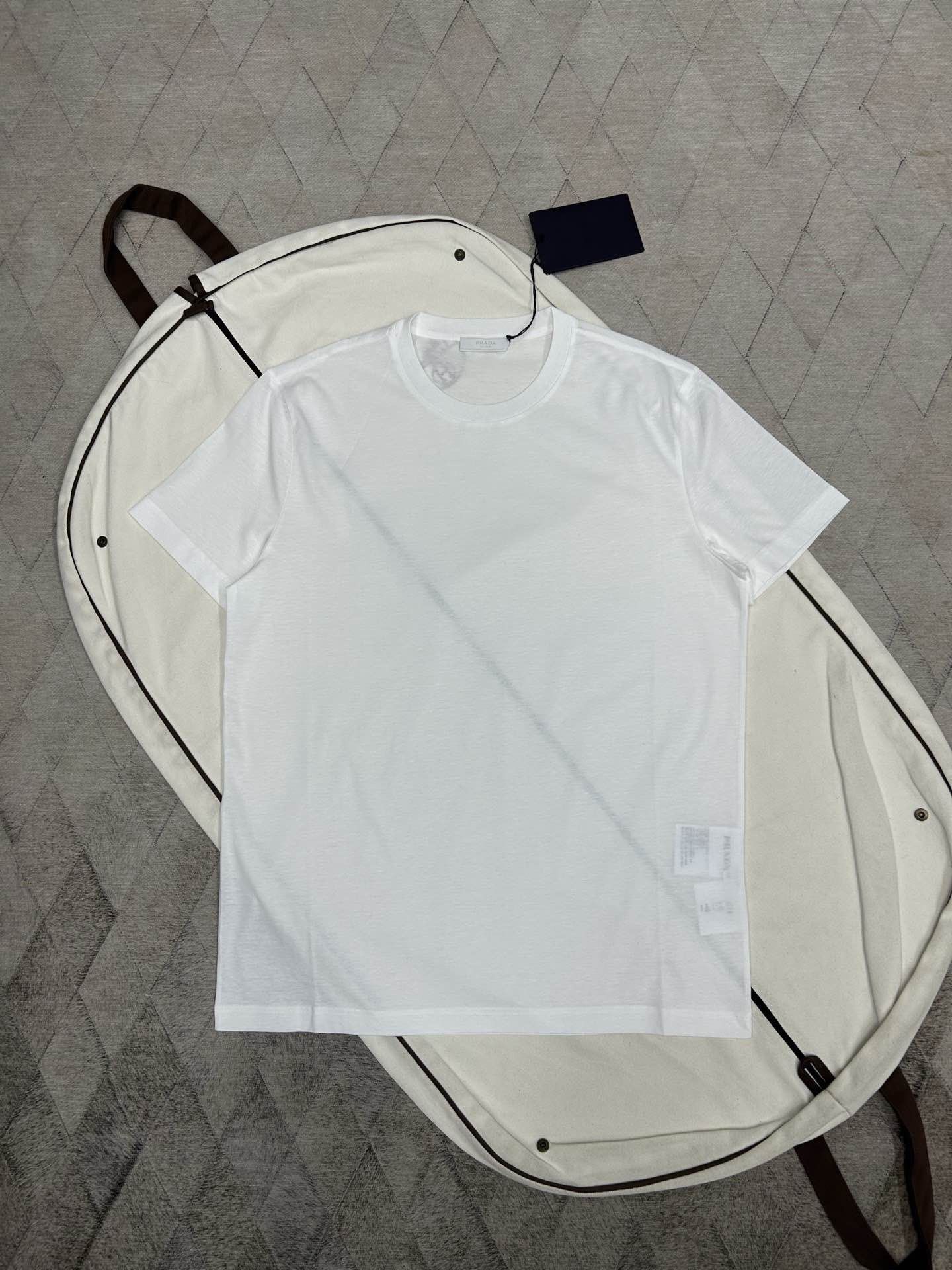 Prada Prada Basic Logo T-Shirt Size XXL Size US XXL / EU 58 / 5 - 1 Thumbnail