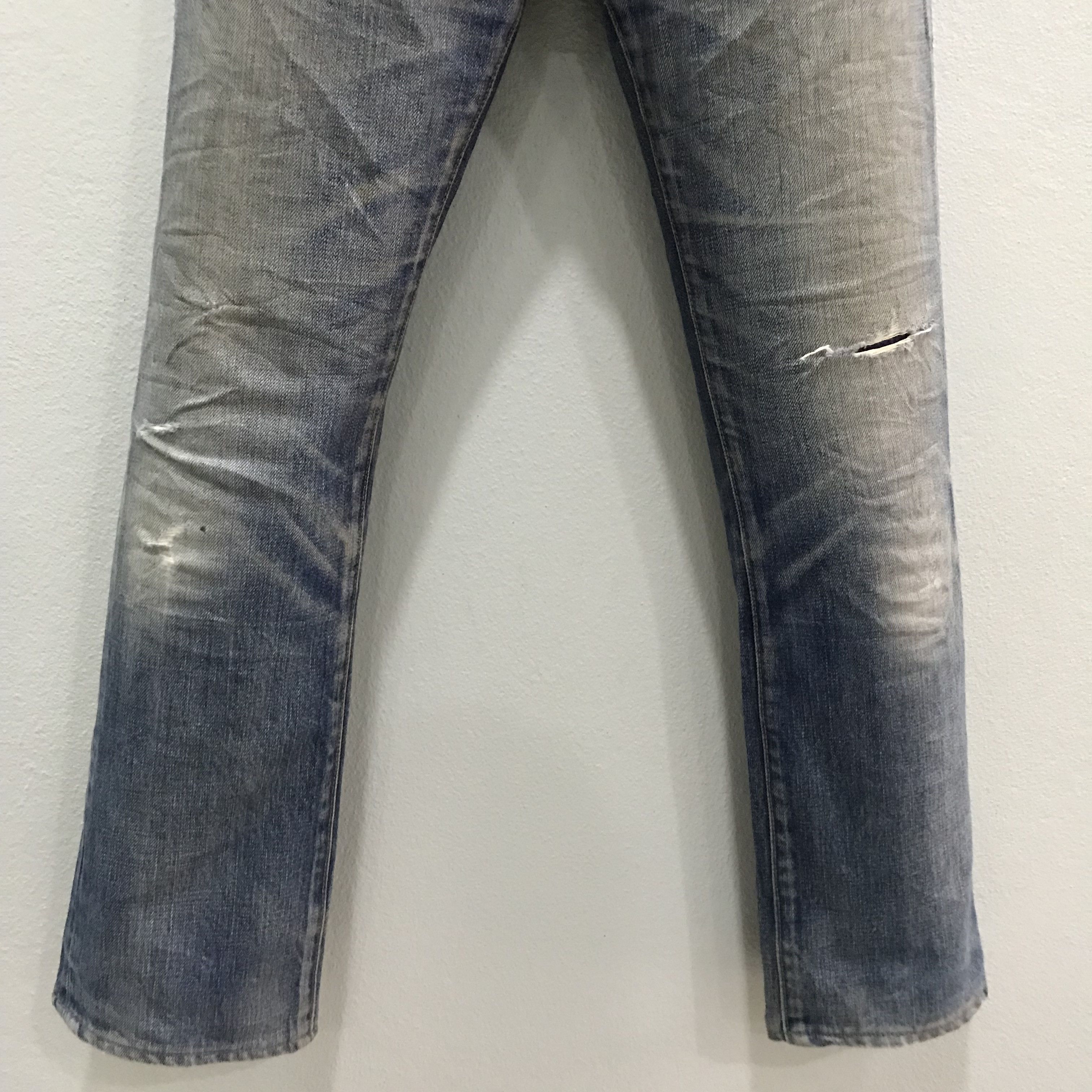 Levi's Vintage Levi’s 513 Straight Slim Distressed Faded Blue Jeans Size US 28 / EU 44 - 4 Thumbnail