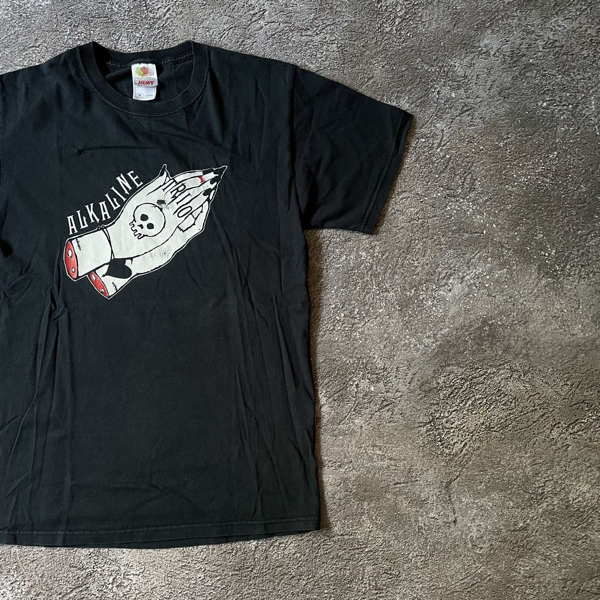 Vintage Vintage Y2K Graphic Tee Devil Punk Goth Abstract Black M Size US M / EU 48-50 / 2 - 3 Thumbnail