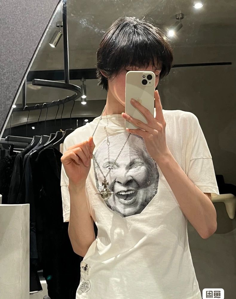 Vivienne Westwood Vivienne Westwood The old lady wore a graffiti short-sleev Size L / US 10 / IT 46 - 8 Thumbnail