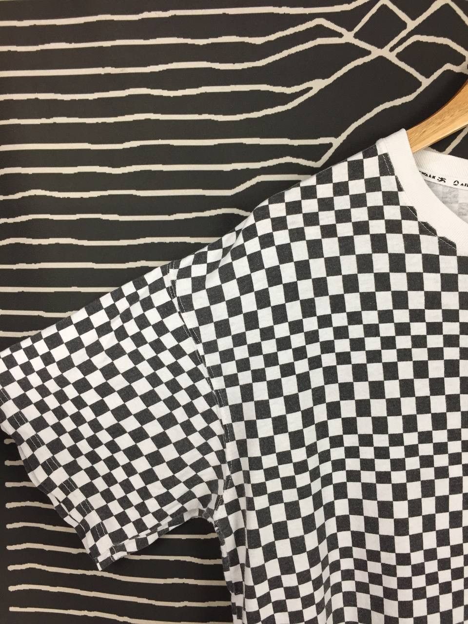 Airwalk Vtg Airwalk Skateboard Classic Checker All Over Print Tee Size US L / EU 52-54 / 3 - 4 Thumbnail