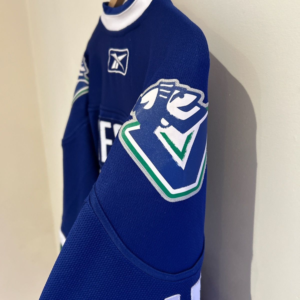 Reebok Vintage NHL Vancouver Canucks Ryan Kessler Jersey Size US XL / EU 56 / 4 - 4 Thumbnail