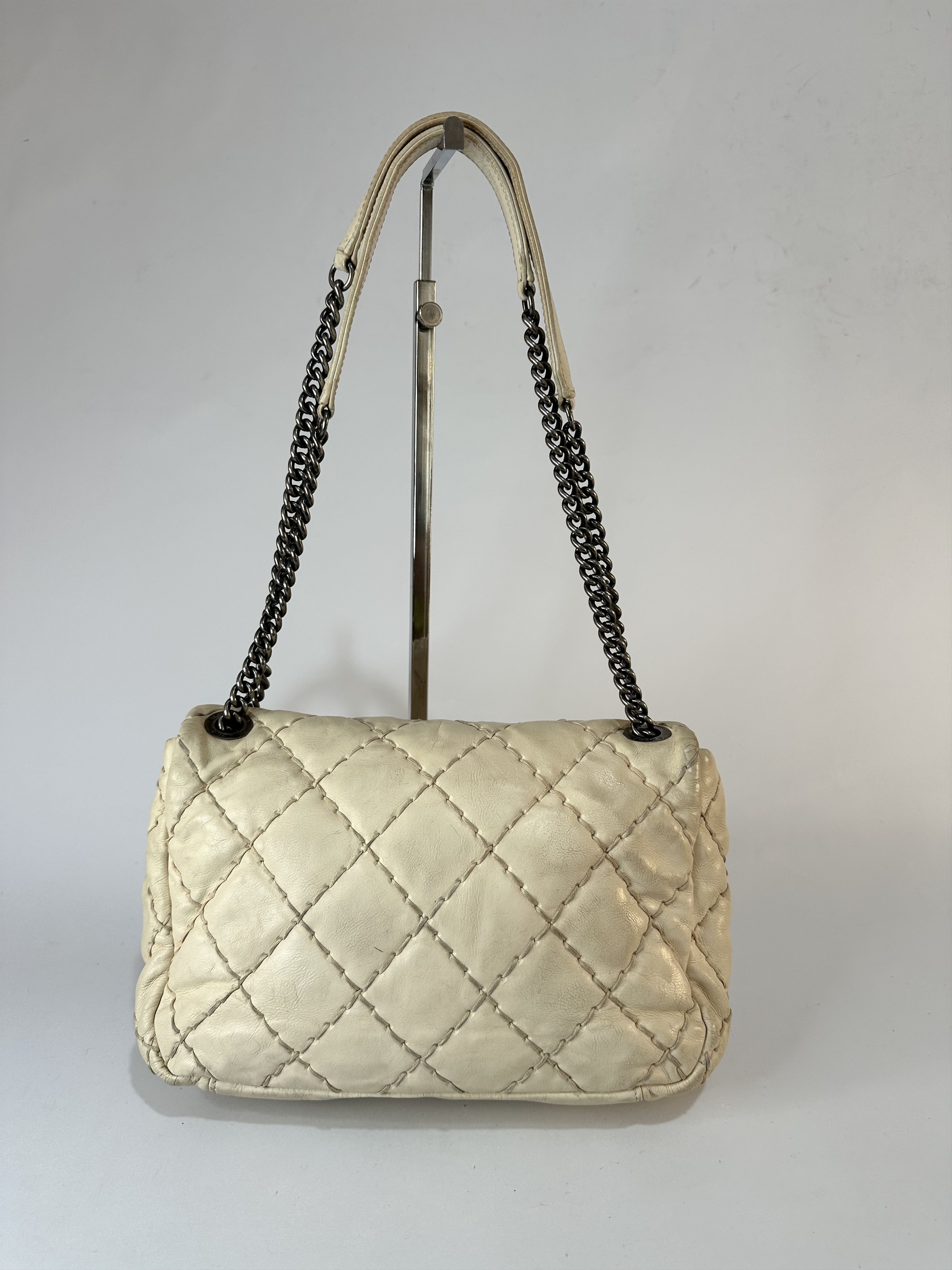 Chanel CHANEL Calfskin Love Me Tender Flap Bag White Size ONE SIZE - 4 Thumbnail
