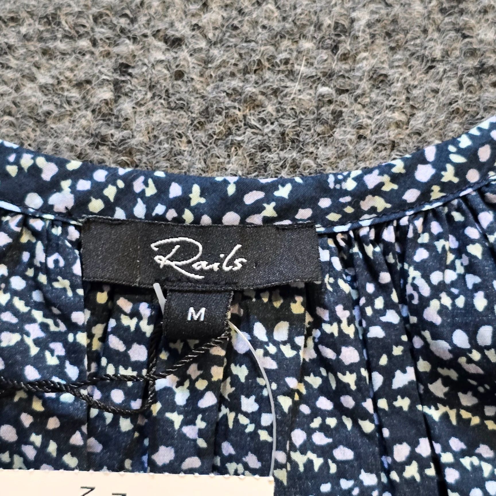 Rails Rails Top Womens Size Medium Black Peasant V Neck Boxy Midnight Dahlia Popover Dress? Size M / US 6-8 / IT 42-44 - 3 Thumbnail