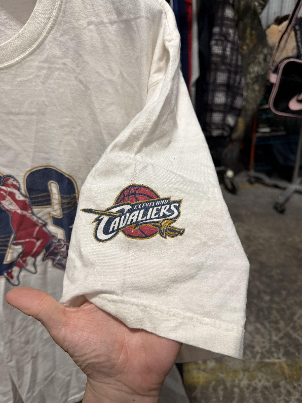 NBA RARE 2000s Nba Lebron James UNK Cleveland Cavaliers Tee XL Size US XL / EU 56 / 4 - 3 Thumbnail