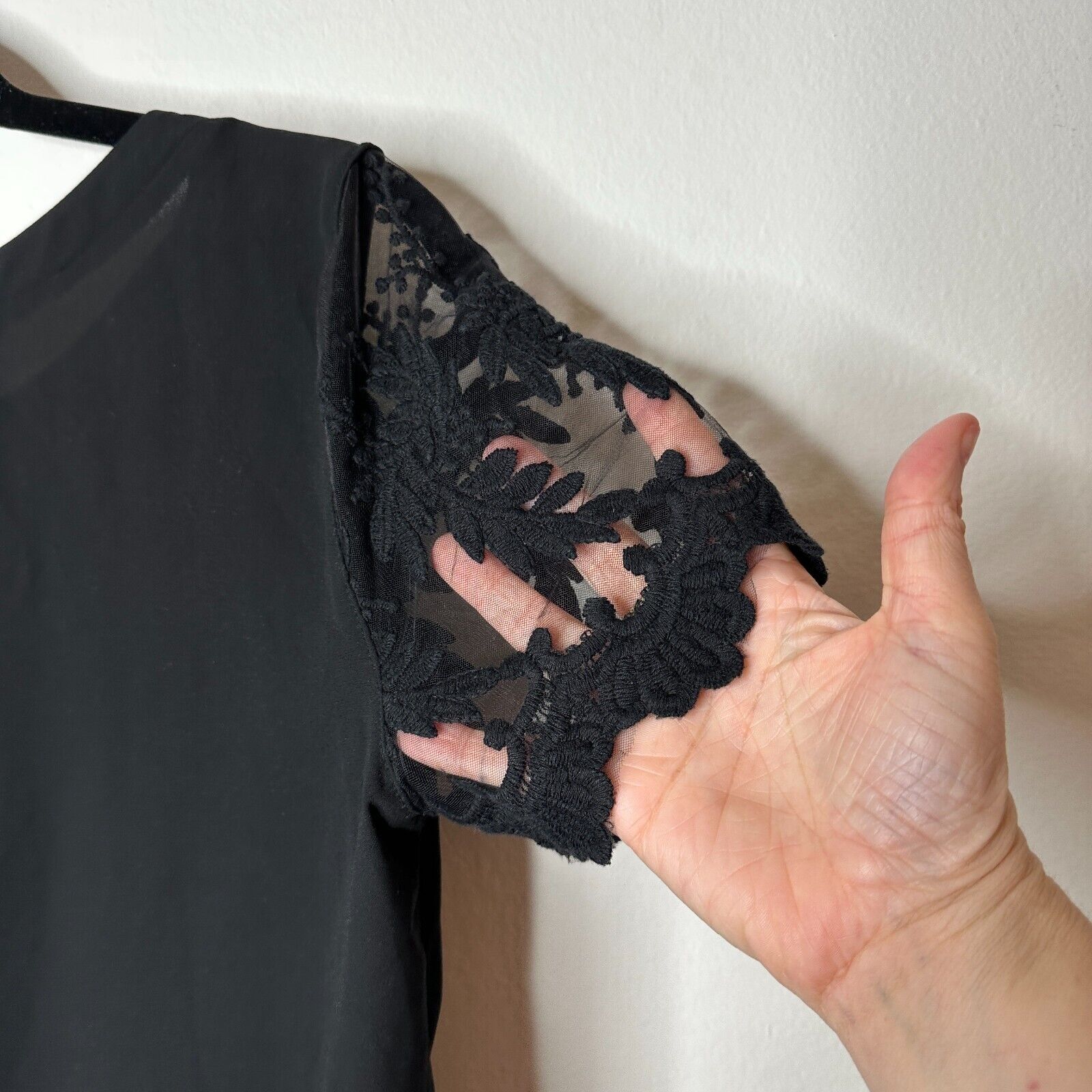 Other Lush Black Sheer Mesh Floral Lace Short Sleeve Keyhole Top M Size M / US 6-8 / IT 42-44 - 4 Thumbnail