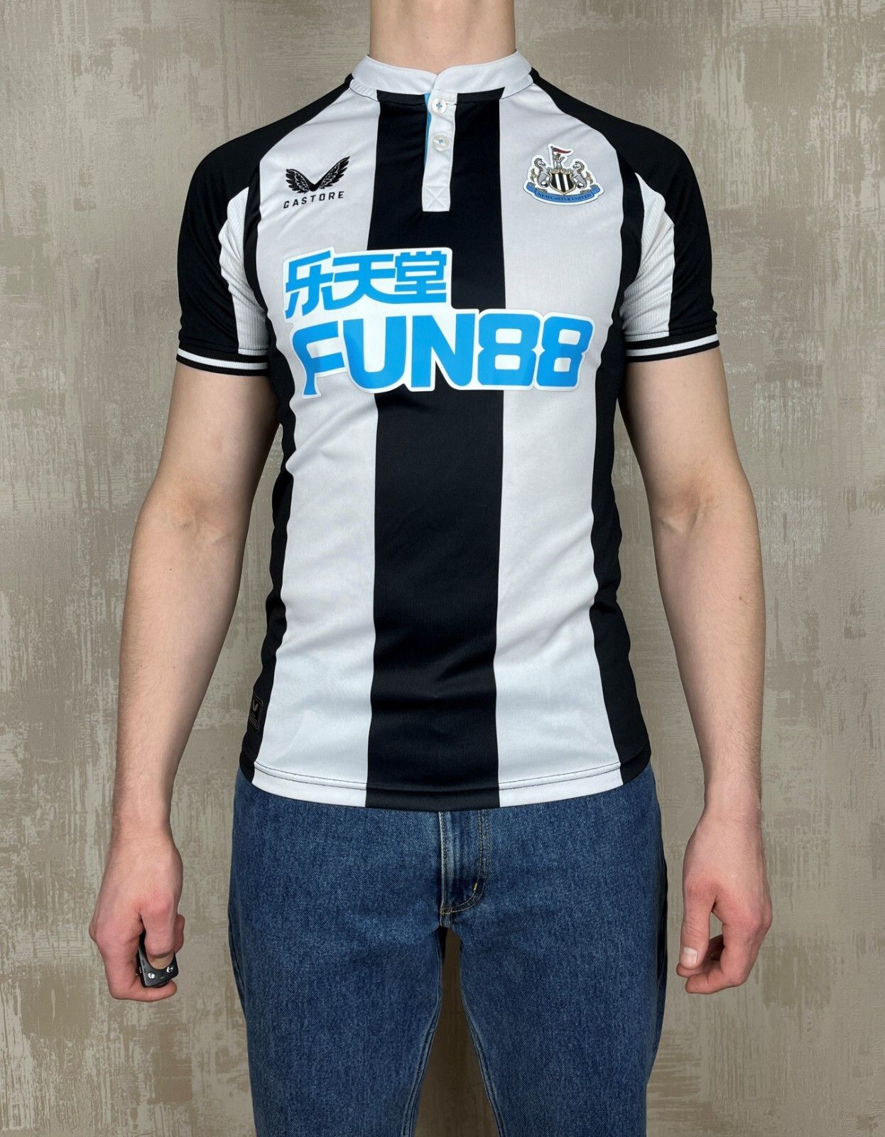 Castore Newcastle United 2021 2022 Home Football Shirt Soccer Jersey Size US S / EU 44-46 / 1 - 2 Thumbnail