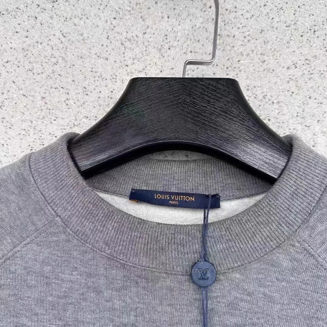 Louis Vuitton Gray Crewneck Sweatshirt with Heart Design - Size S. Size US S / EU 44-46 / 1 - 2 Thumbnail