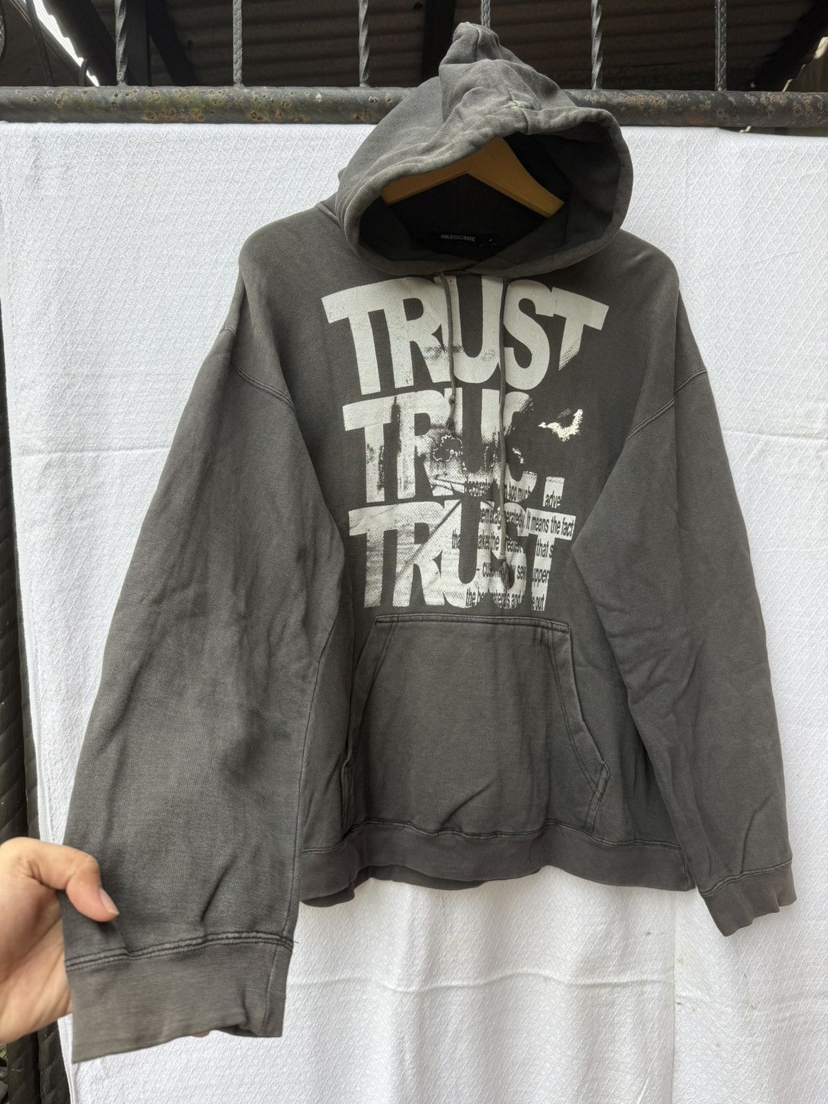 Hysteric Glamour 2000s - WORLD MAGIC BASIC POEM GRAPHIC HOODIE Size US XL / EU 56 / 4 - 6 Thumbnail