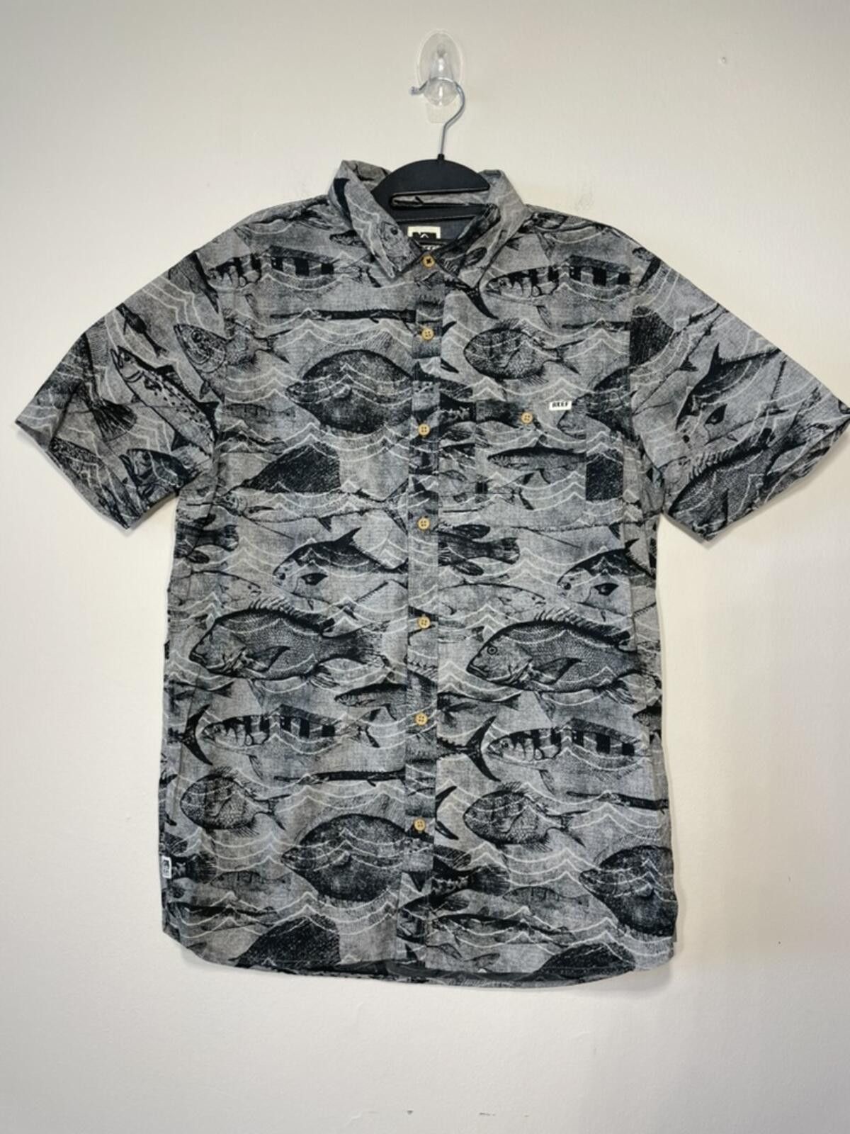 REEF REEF Fish Camo Short Sleeve Button-Down Coastal Grandpa Sz M Size US M / EU 48-50 / 2 - 8 Thumbnail