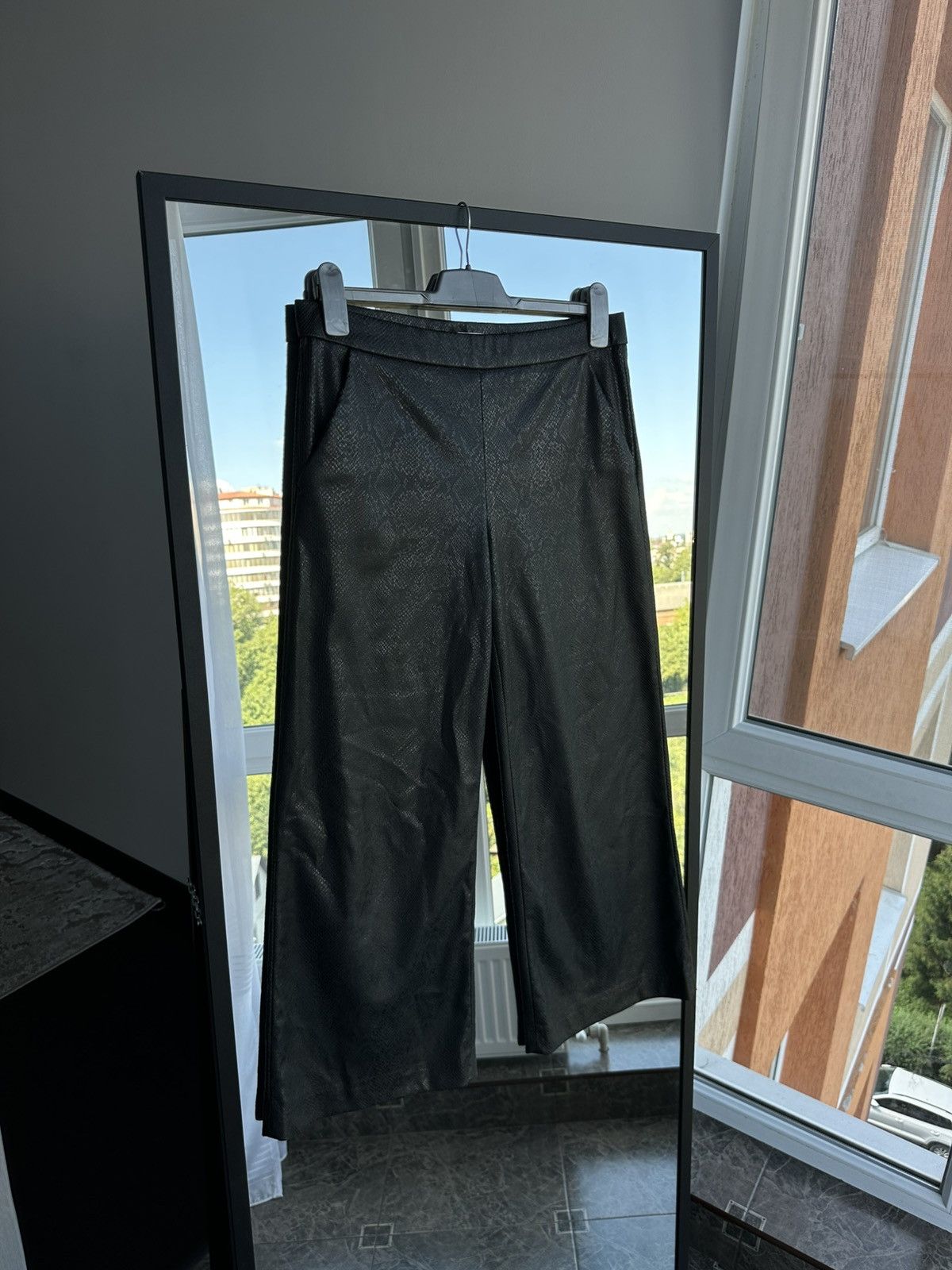 Vintage Raffaello Rossi Women’s Faux Pants–Wide Leg Made in Romania Size 30" / US 8 / IT 44 - 1 Thumbnail