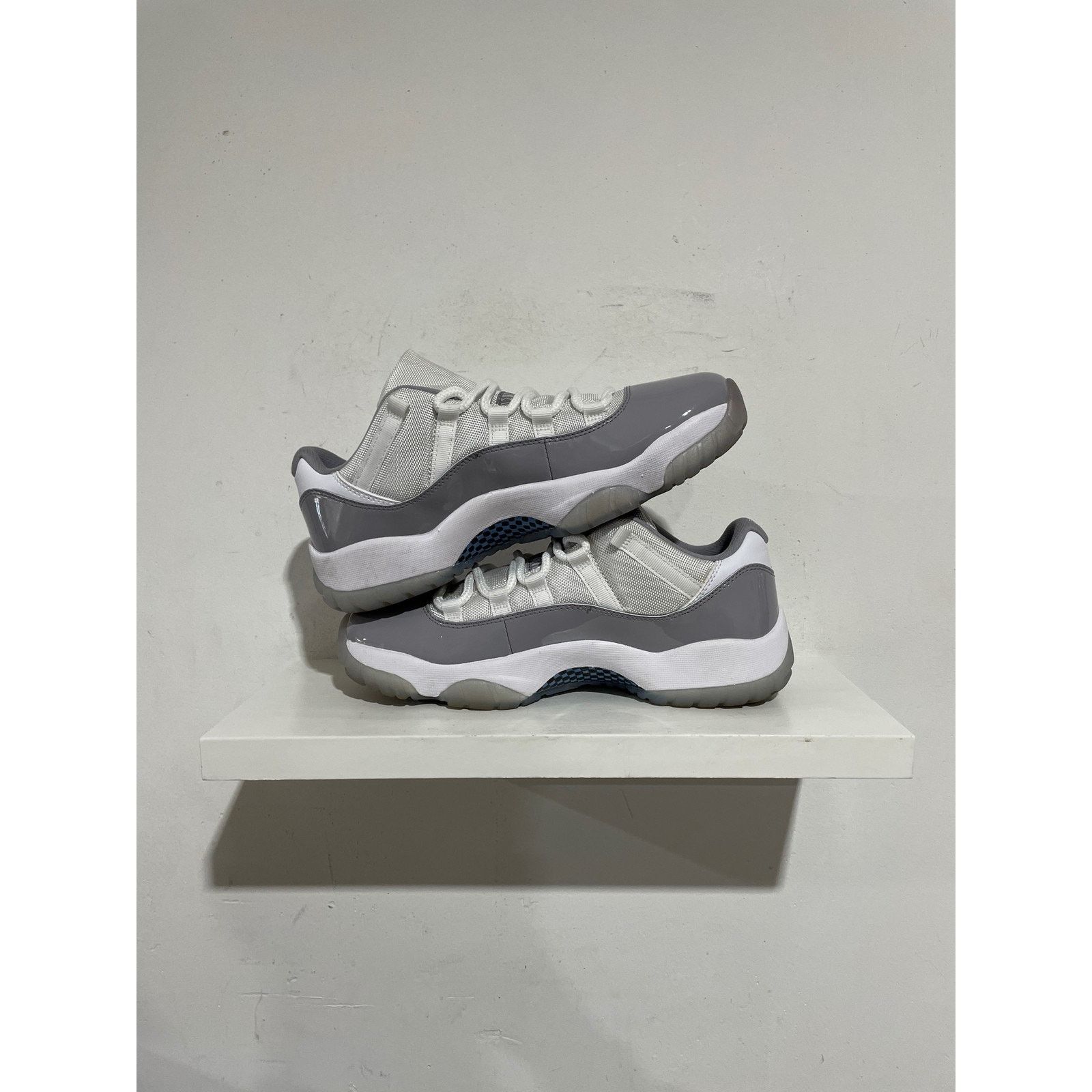 Nike JORDAN 11 RETRO LOW CEMENT SIZE 9 PREOWNED Size US 9 / EU 42 - 2 Thumbnail