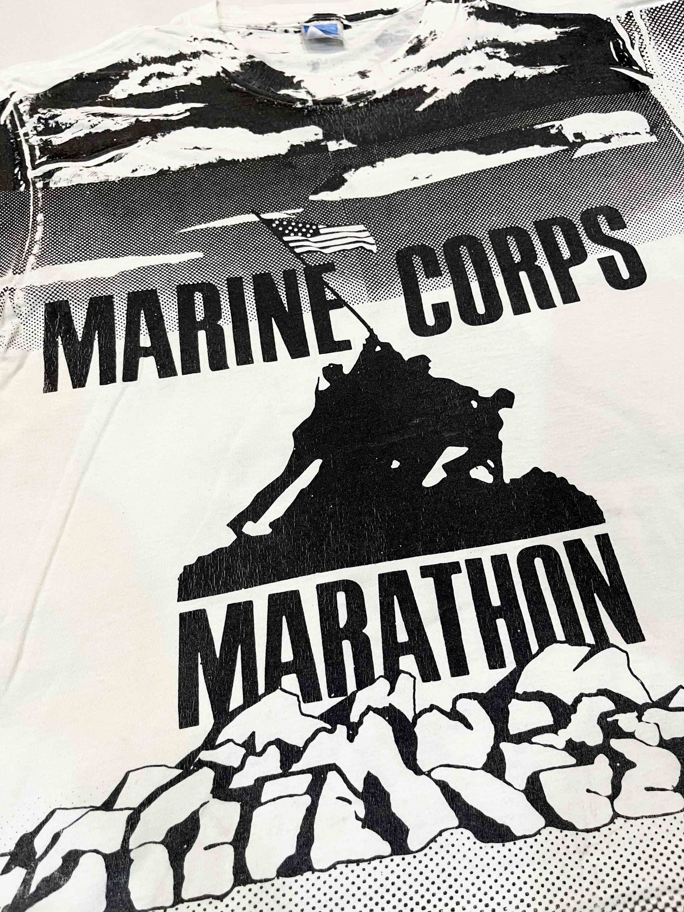 Vintage Vintage Marine Corps Marathon All Over Print RP T-Shirt Size US L / EU 52-54 / 3 - 5 Thumbnail