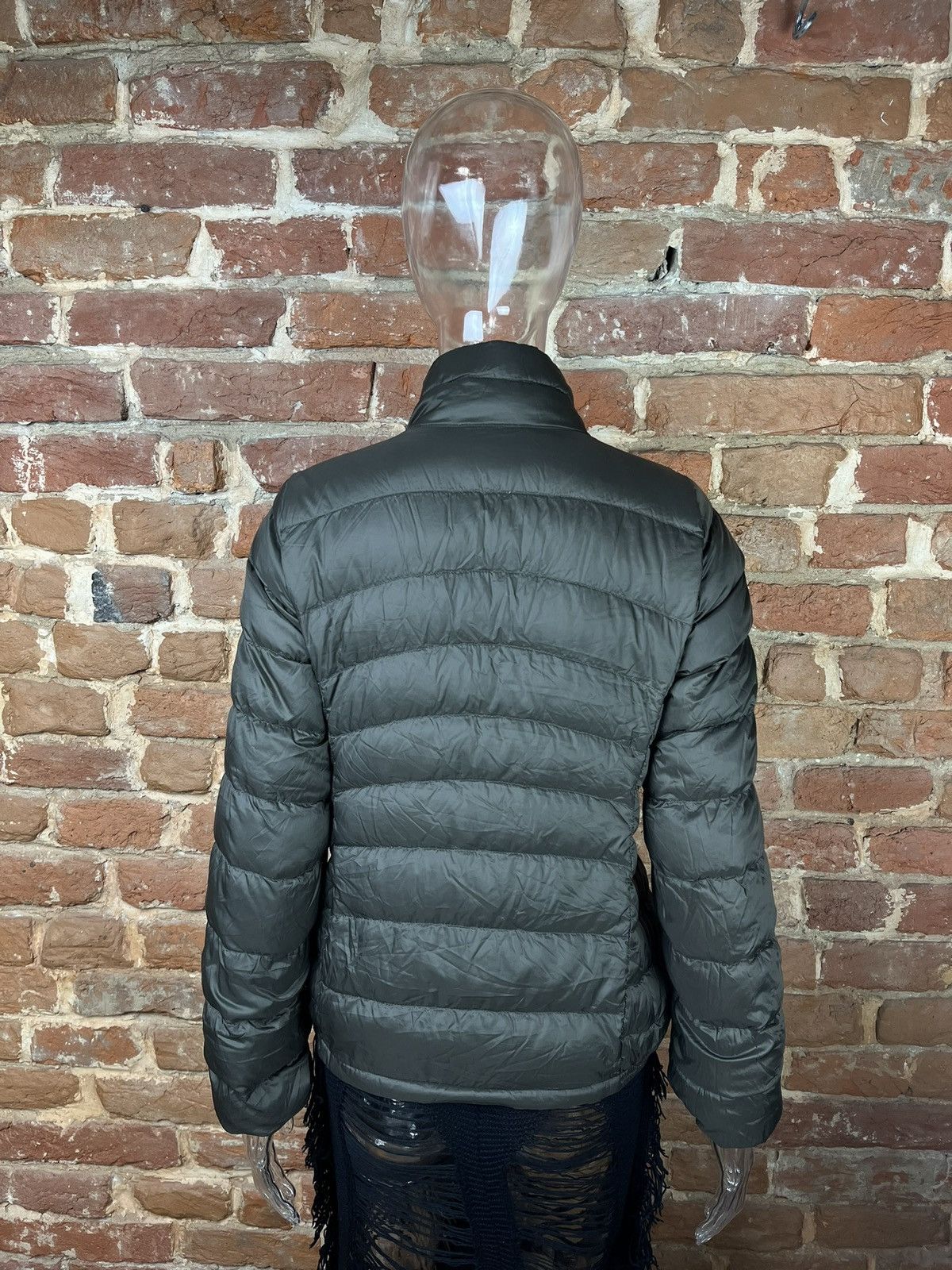 Uniqlo Uniqlo lightweight down micro puffer jacket Size S / US 4 / IT 40 - 4 Thumbnail