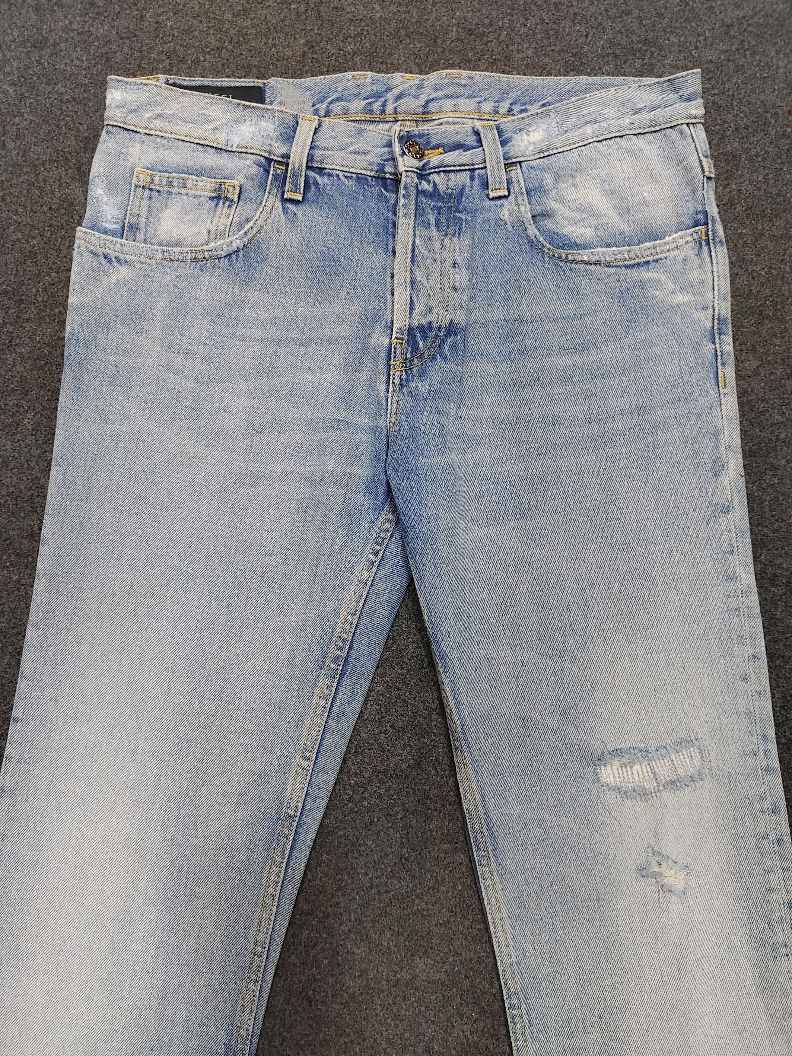 パンツ 00s Gucci skinny denim archive 00s Gucci-Archive Distressed Stitched Light Wash Skinny Jean