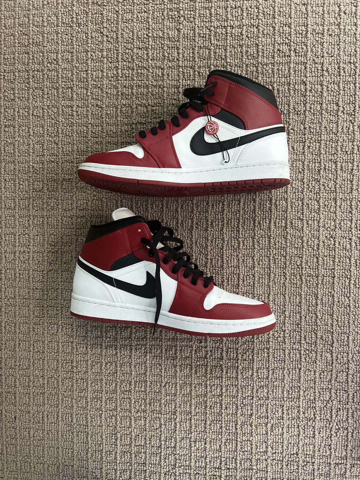Jordan Brand Air Jordan 1 Chicago “2020” Size US 10 / EU 43 - 3 Thumbnail