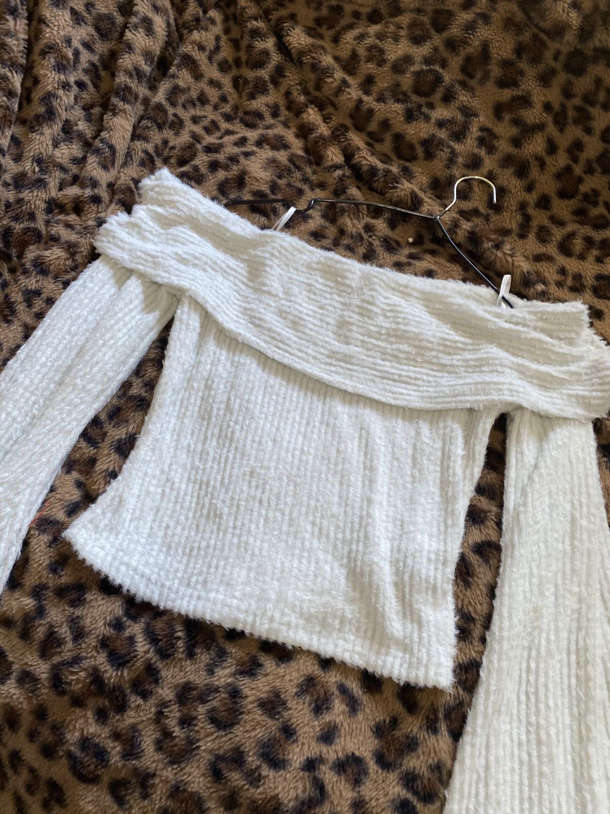 Shein White Off-Shoulder Coquette/Y2K Sweater (SMALL) Size S / US 4 / IT 40 - 2 Thumbnail