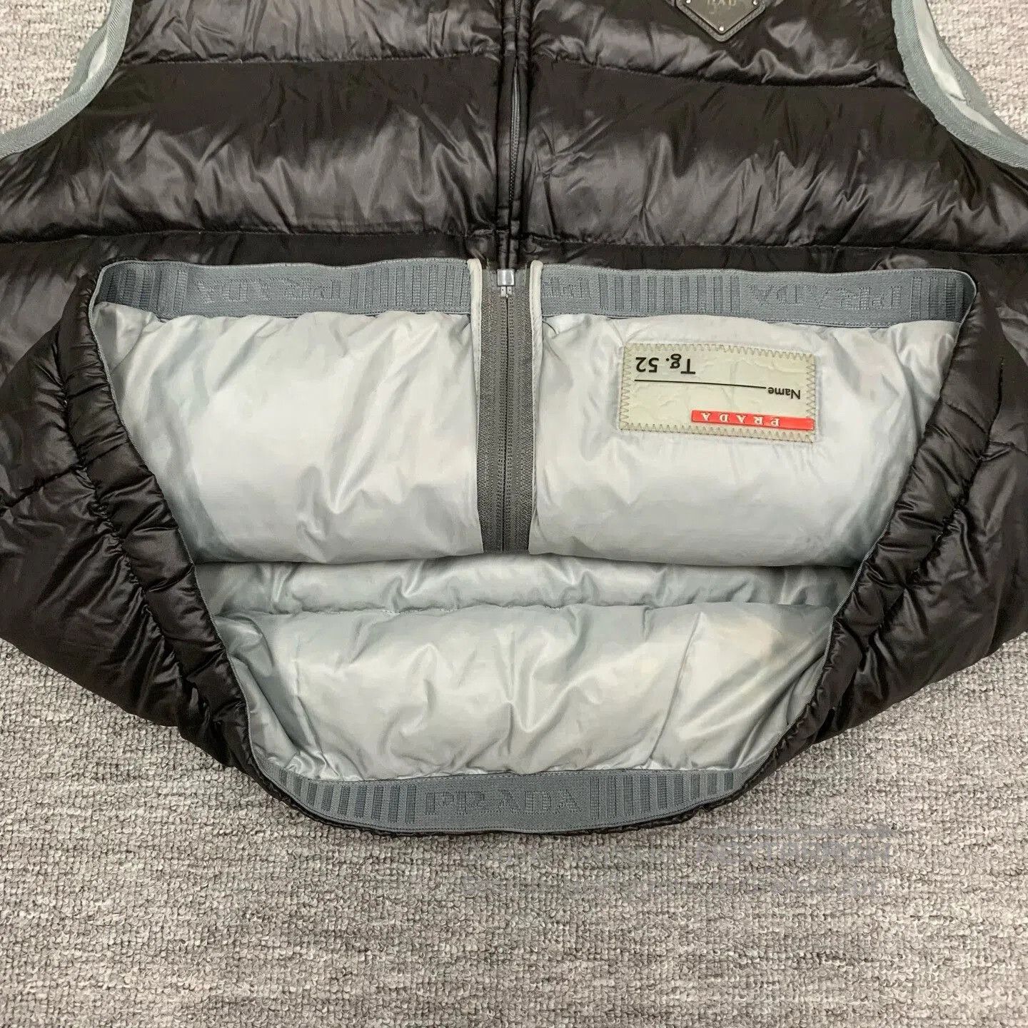 Prada Prada Black Puffer Vest Size 52. Size US L / EU 52-54 / 3 - 9 Thumbnail
