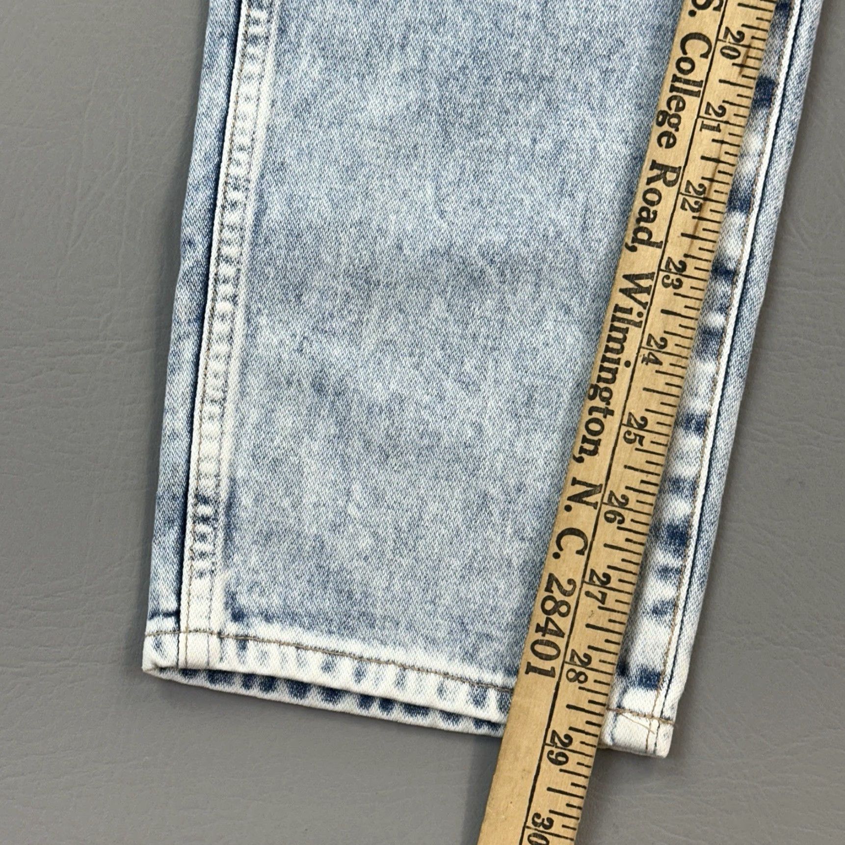 Wrangler Wrangler Mom Jeans Women's 29x29 Light Wash Denim High Rise Taper Retro Jeans Size 29" - 3 Thumbnail