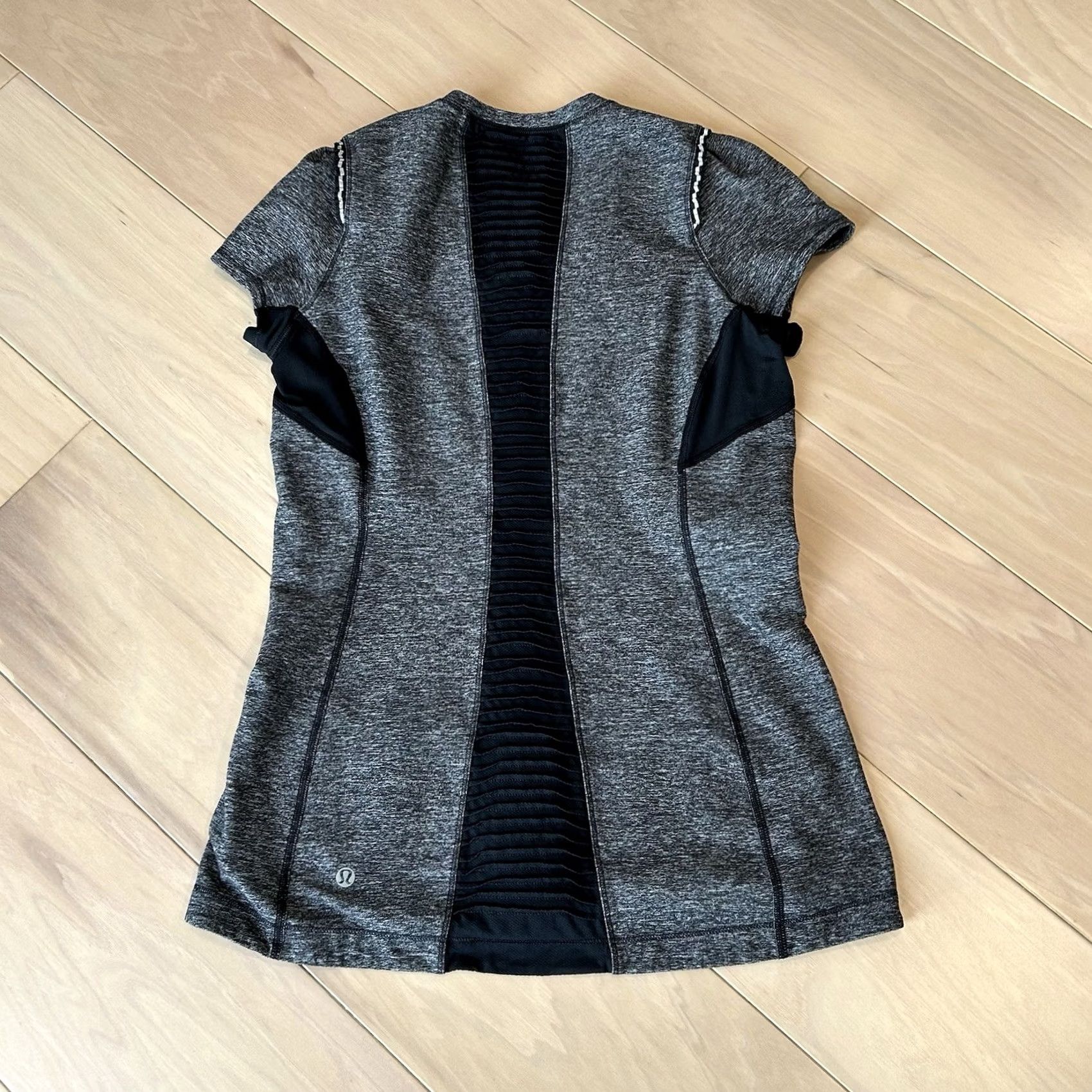 Lululemon Lululemon Run Full Tilt Ruffle Shirt Short Sleeve Women’s 4 Black Solid Athletic Top Running Gym Training Size S / US 4 / IT 40 - 2 Thumbnail