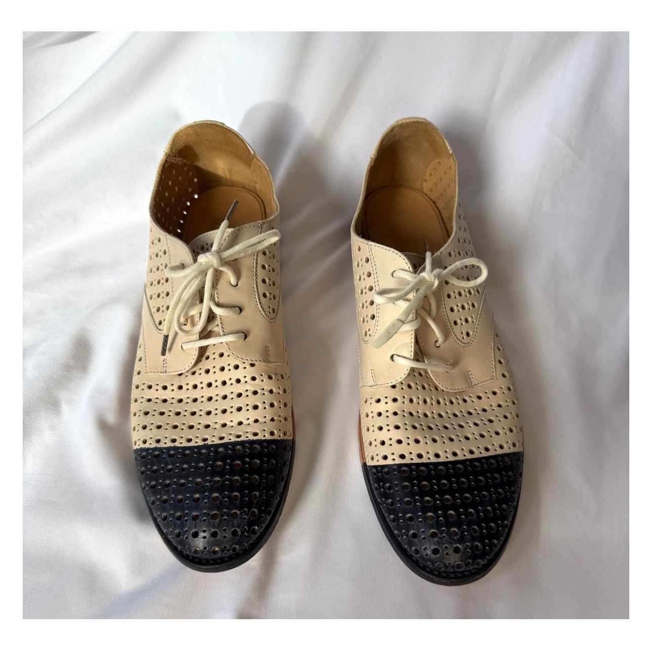Other The Office of Angela Scott Cream Navy Toe Oxford Shoes 38 Size US 8 / IT 38 - 2 Thumbnail