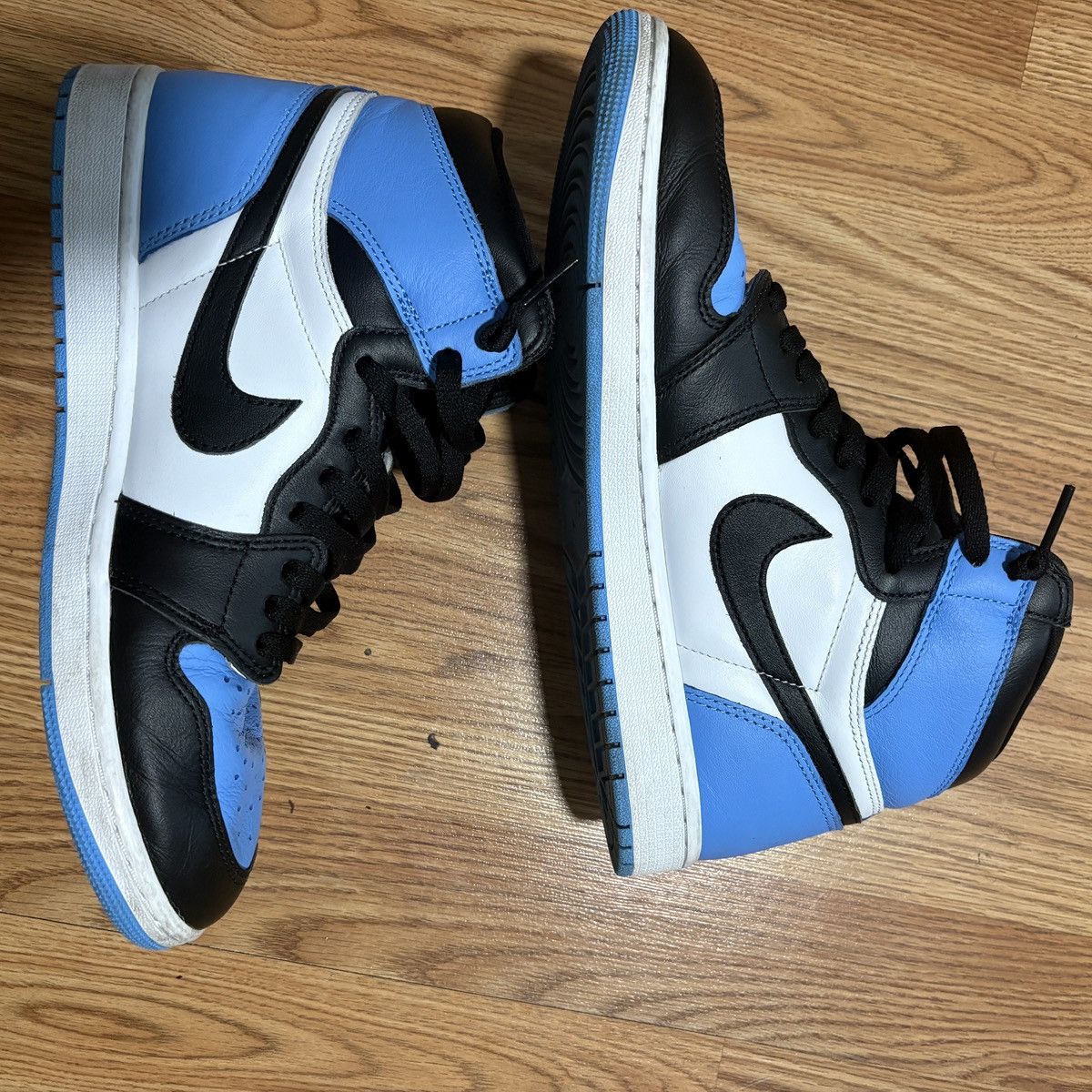 Jordan Brand Jordan 1 Retro High OG UNC Toe Size US 10 / EU 43 - 4 Thumbnail