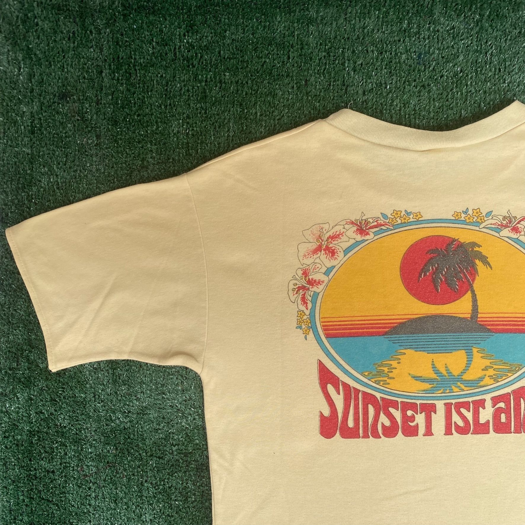Vintage Vintage 80s Tropical Beach Shirt Surf Island Single Stitch T Size US S / EU 44-46 / 1 - 2 Thumbnail