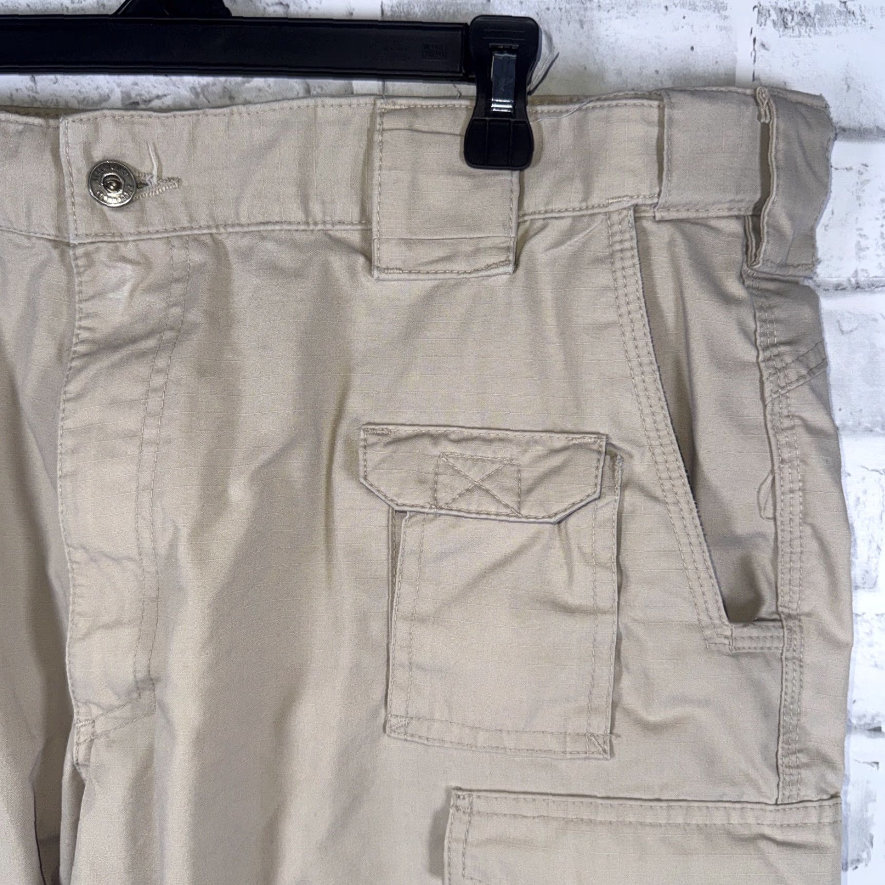 Vintage BLACKHAWK! Beige Tactical Cargo Pants Mens Size 40x36 Cargo Pants Beige Mens 40 X 36 Size US 40 / EU 56 - 2 Thumbnail