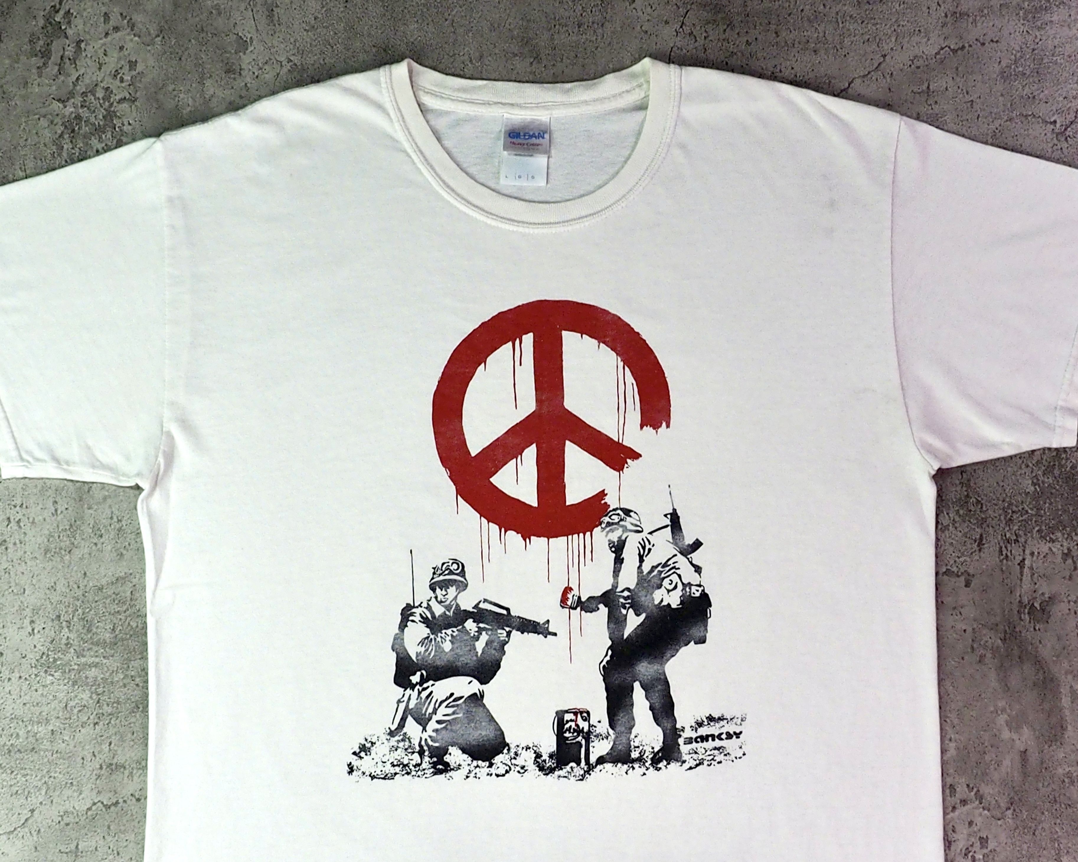 Vintage Vintage Early 2000s Banksy CND Soldiers Shirt Size L Size US L / EU 52-54 / 3 - 2 Thumbnail
