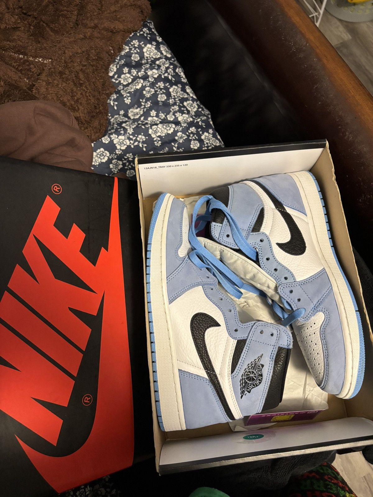 Jordan Brand Air Jordan Retro 1 High OG "University Blue" Size US 10 / EU 43 - 9 Thumbnail